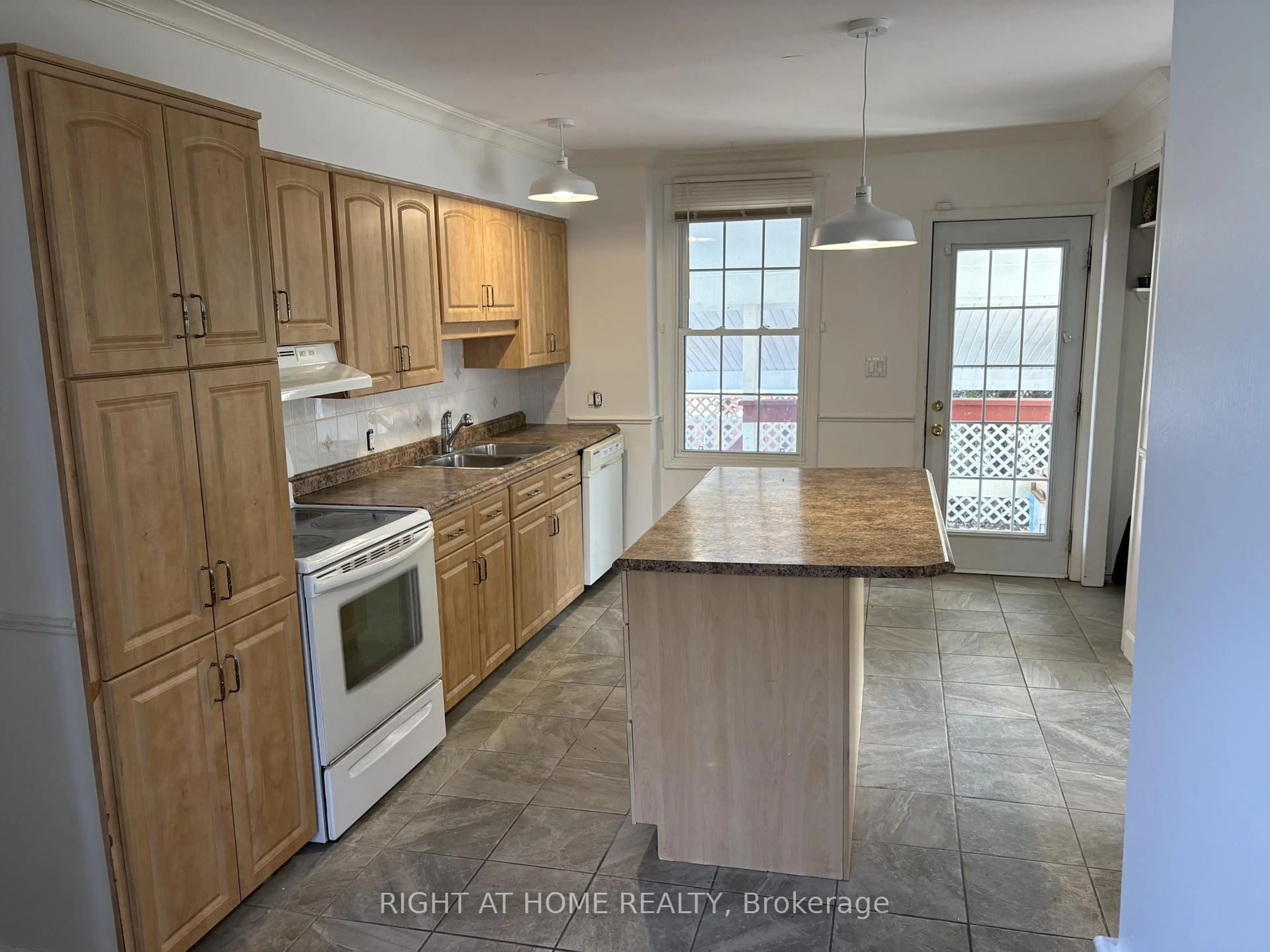 Standard kitchen, unknown for 9 Maud St, South Dundas Ontario K0C 1X0