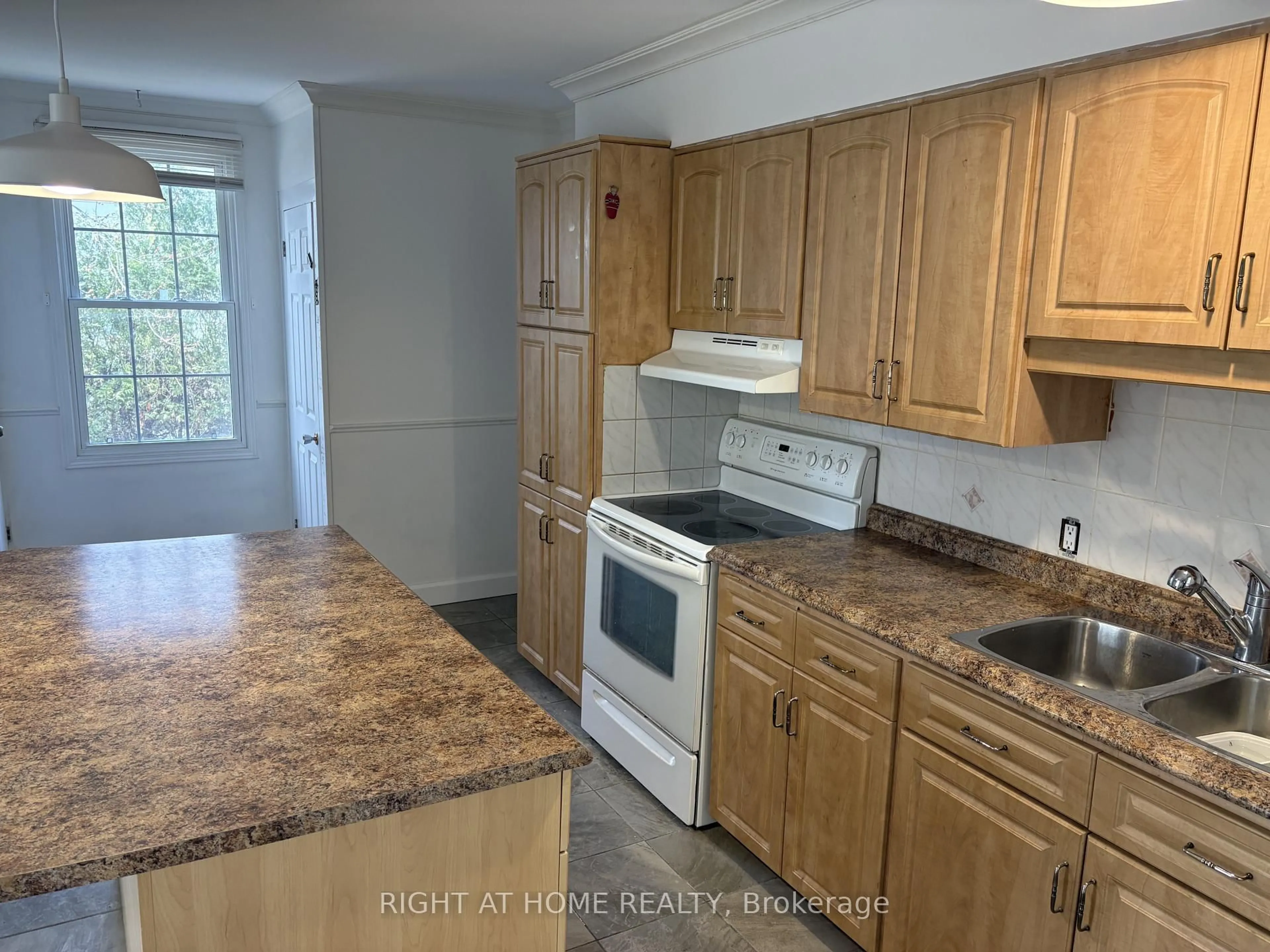 Standard kitchen, unknown for 9 Maud St, South Dundas Ontario K0C 1X0