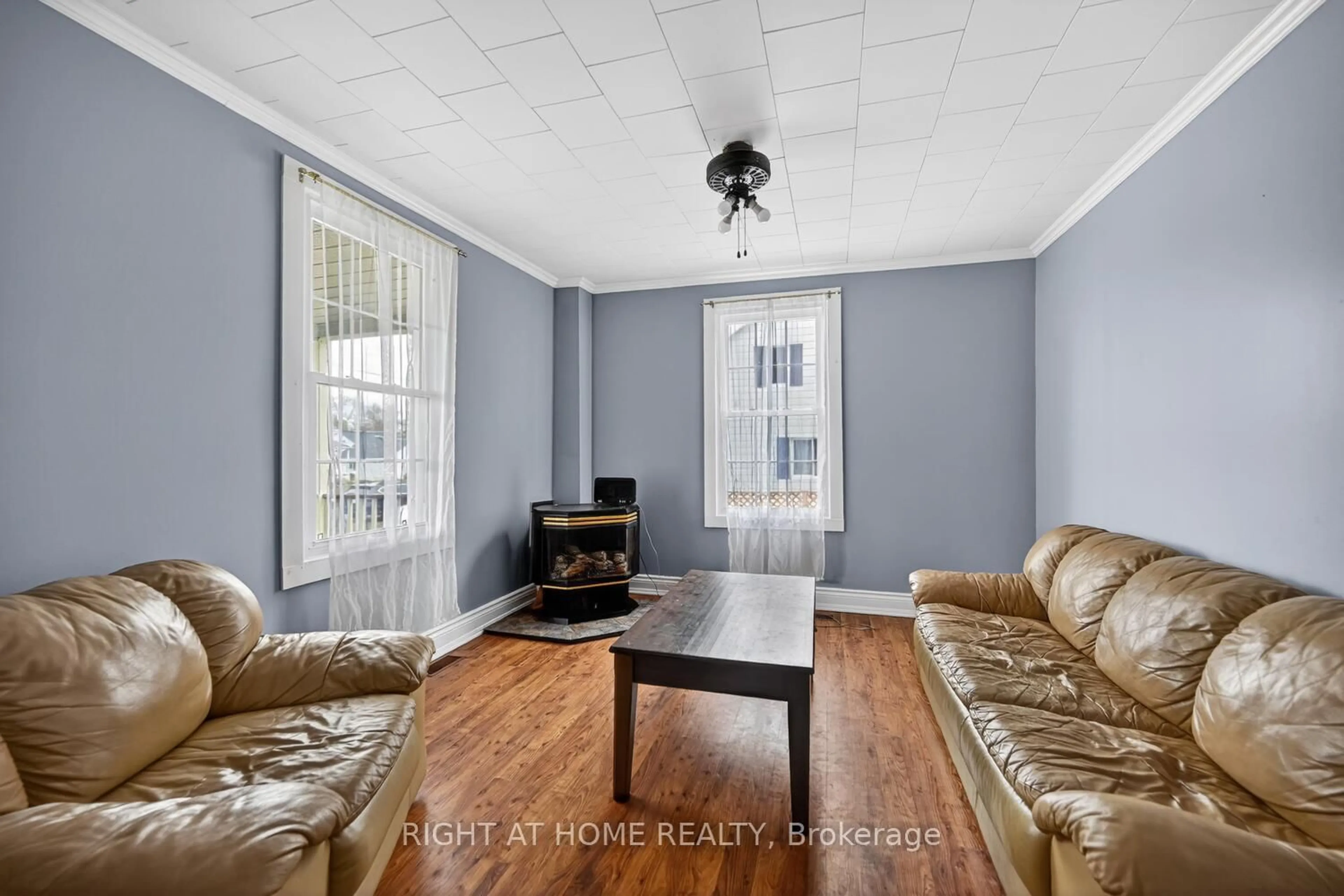 Living room with furniture, unknown for 9 Maud St, South Dundas Ontario K0C 1X0