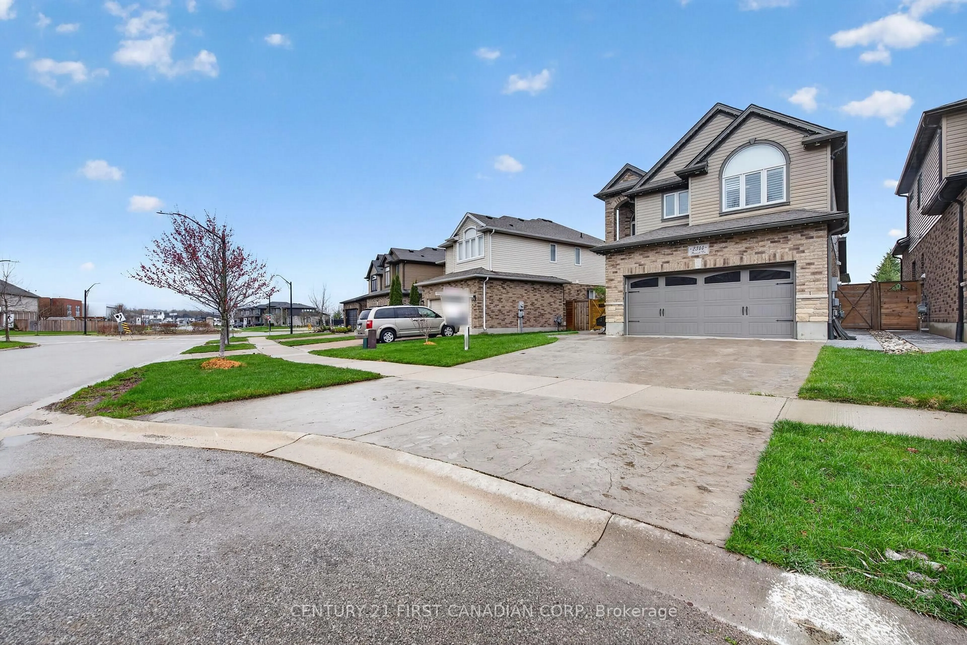 A pic from outside/outdoor area/front of a property/back of a property/a pic from drone, street for 2344 Buroak Dr, London North Ontario N6G 0L1