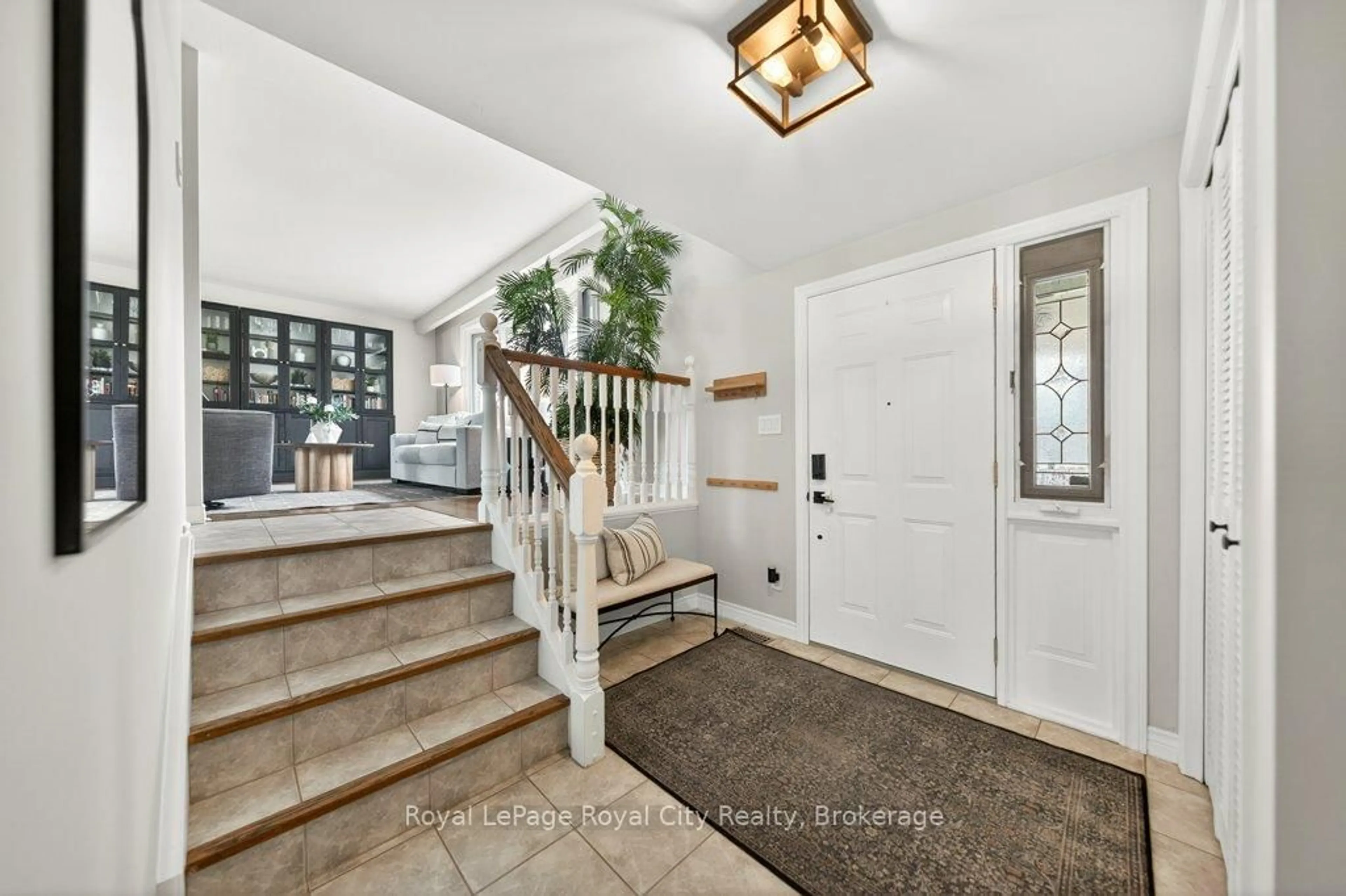 Indoor entryway for 5 Skye Pl, Guelph Ontario N1G 1M5