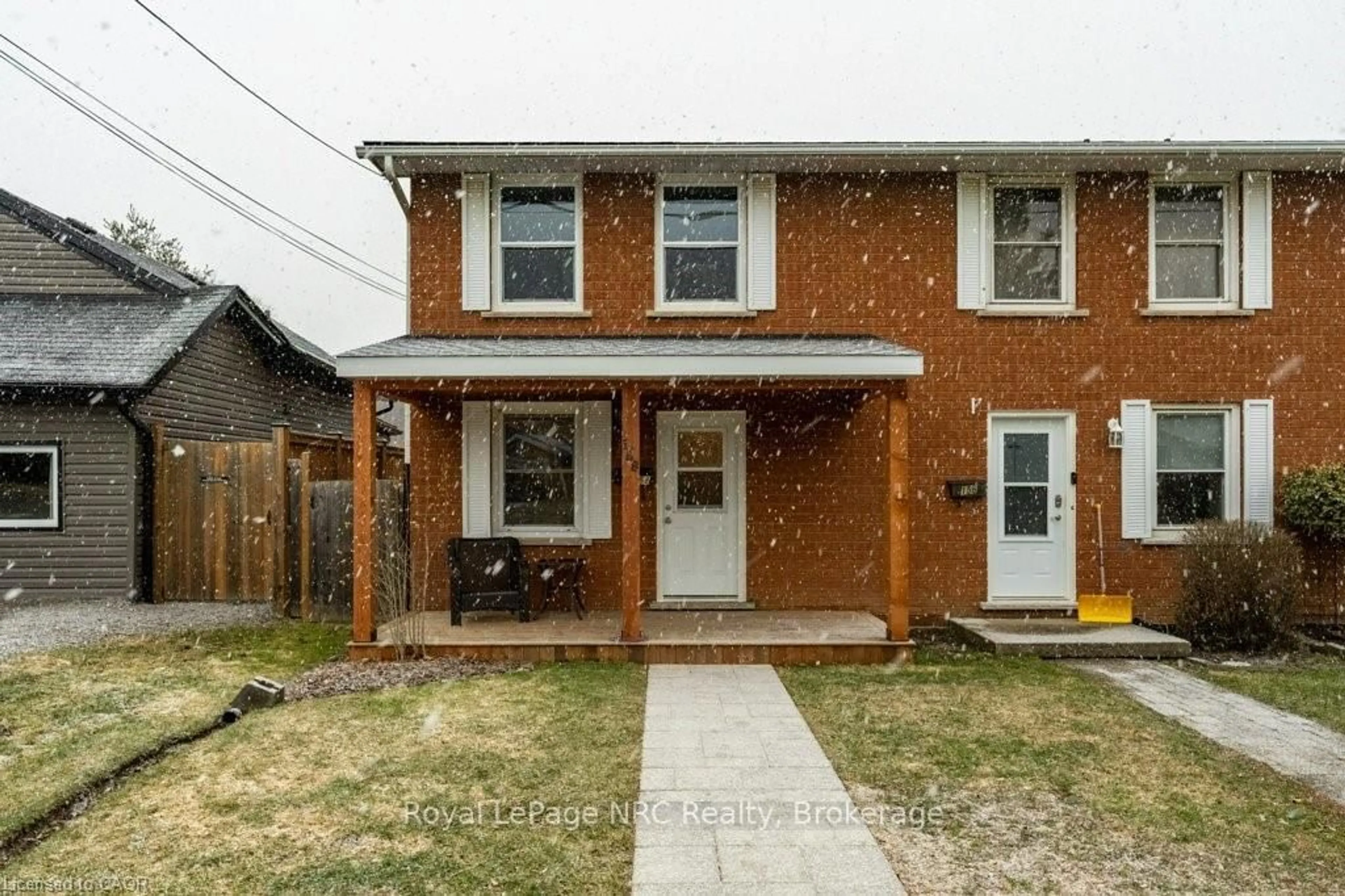 Home with brick exterior material, street for 158 Dufferin Ave, West Lincoln Ontario L0R 2A0