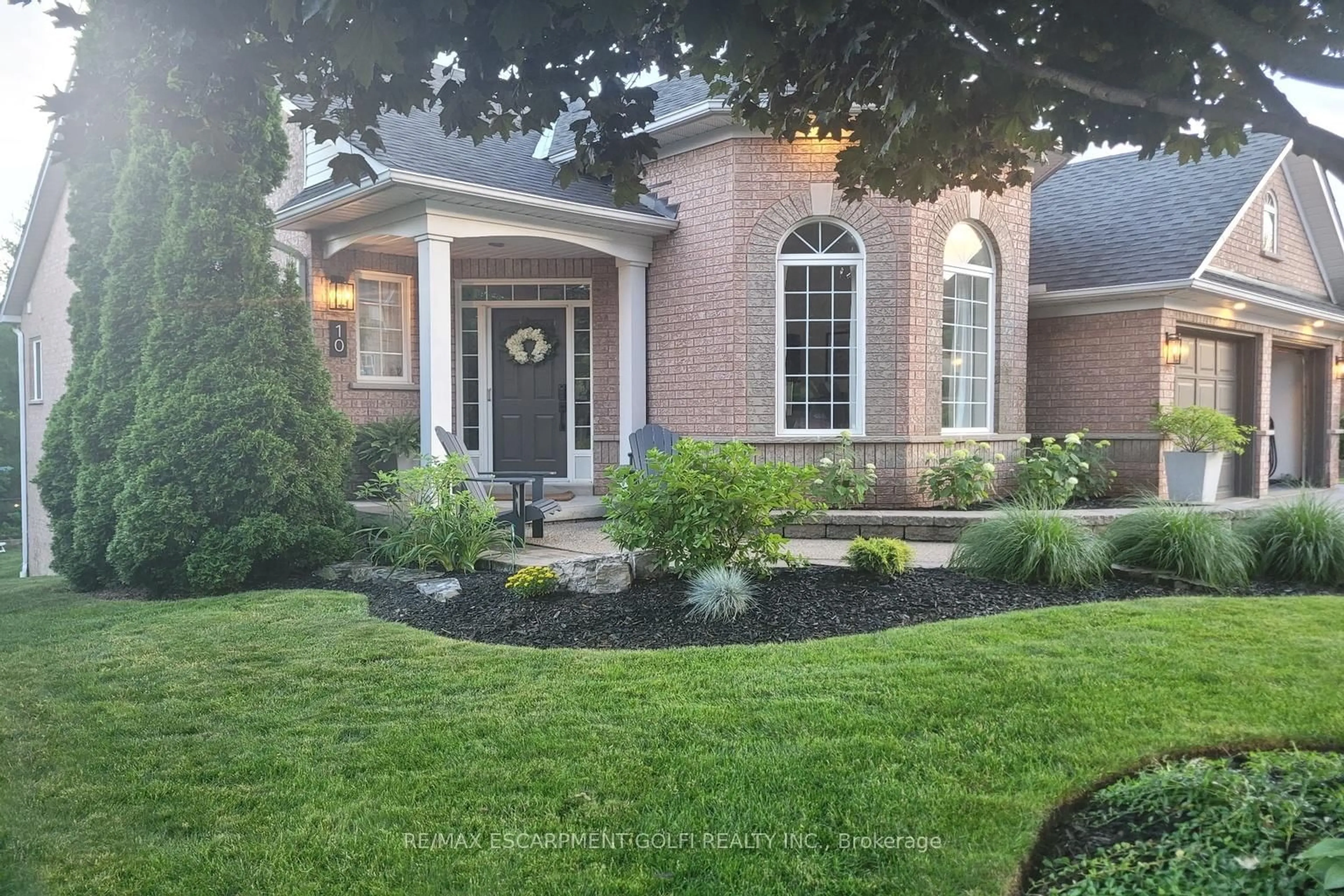 Home with brick exterior material, street for 10 Anderson Crt, Hamilton Ontario L9G 4Z7