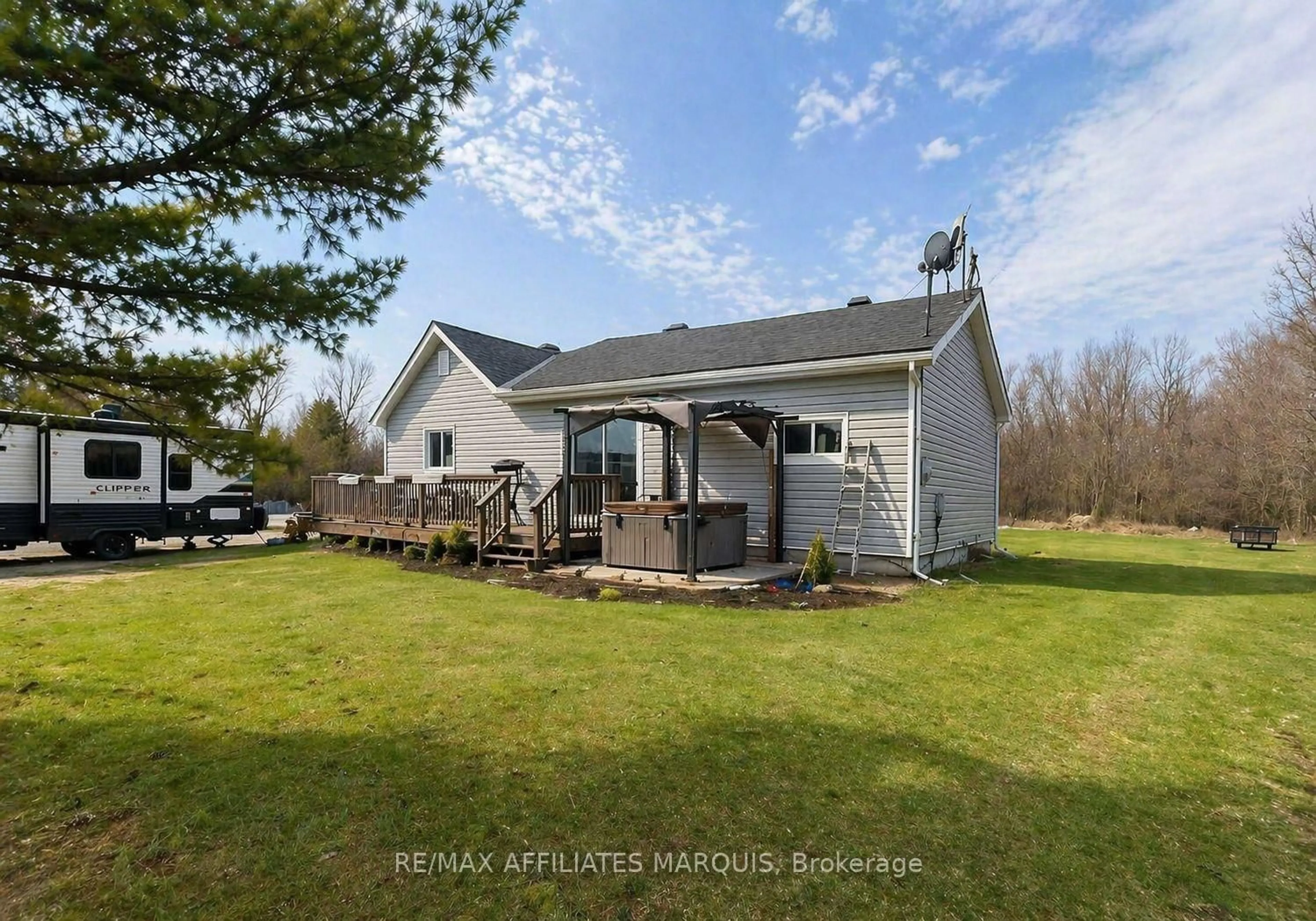 A pic from outside/outdoor area/front of a property/back of a property/a pic from drone, water/lake/river/ocean view for 295 Glenview Rd, Smiths Falls Ontario K7A 4S4