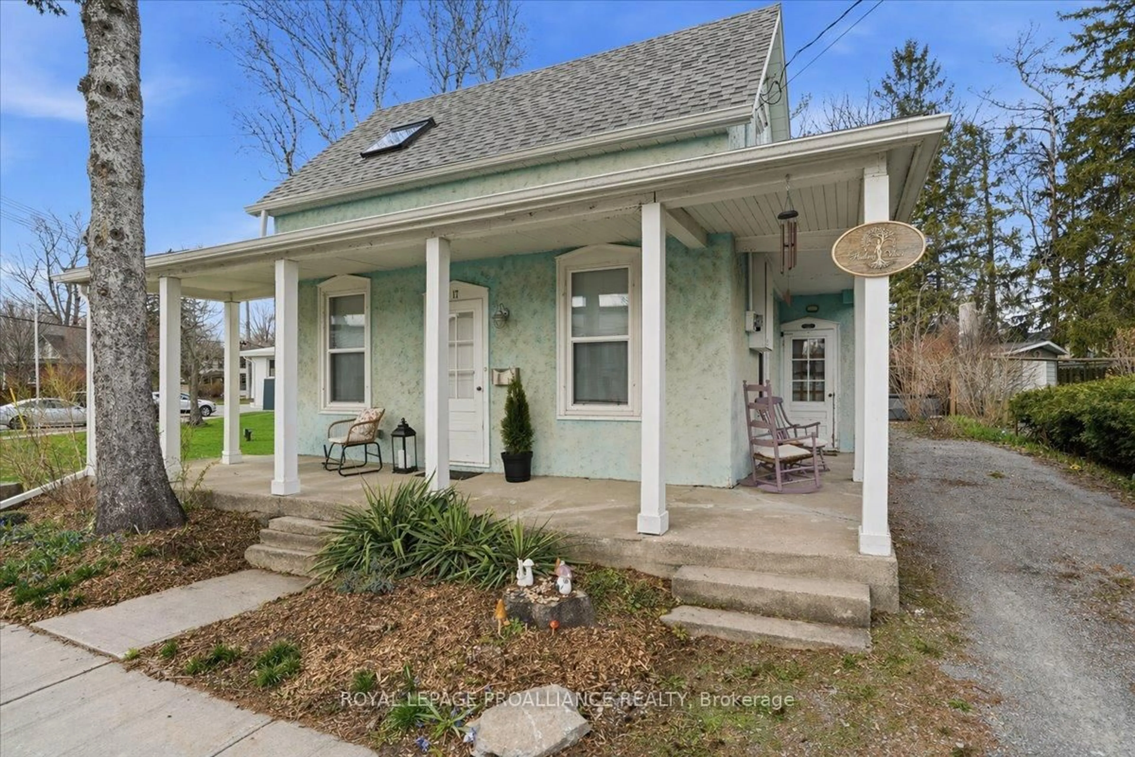 Unknown for 17 King St, Prince Edward County Ontario K0K 2T0