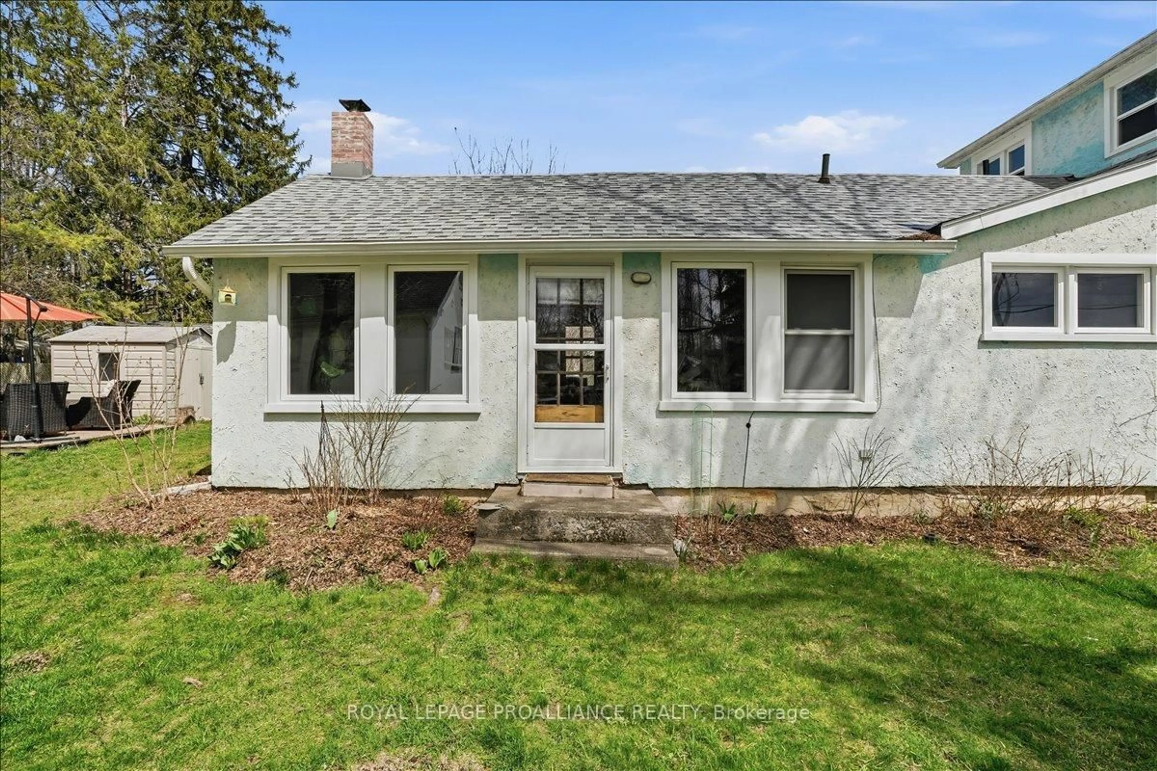 Home with vinyl exterior material, street for 17 King St, Prince Edward County Ontario K0K 2T0