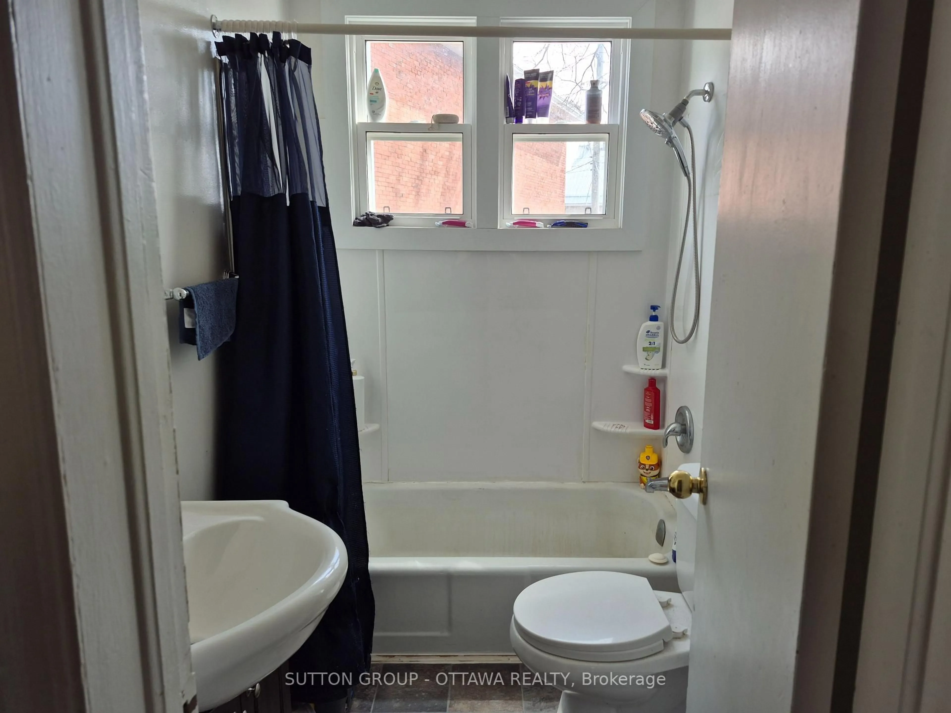 Standard bathroom, unknown for 137 Beckwith St, Smiths Falls Ontario K7A 2C7