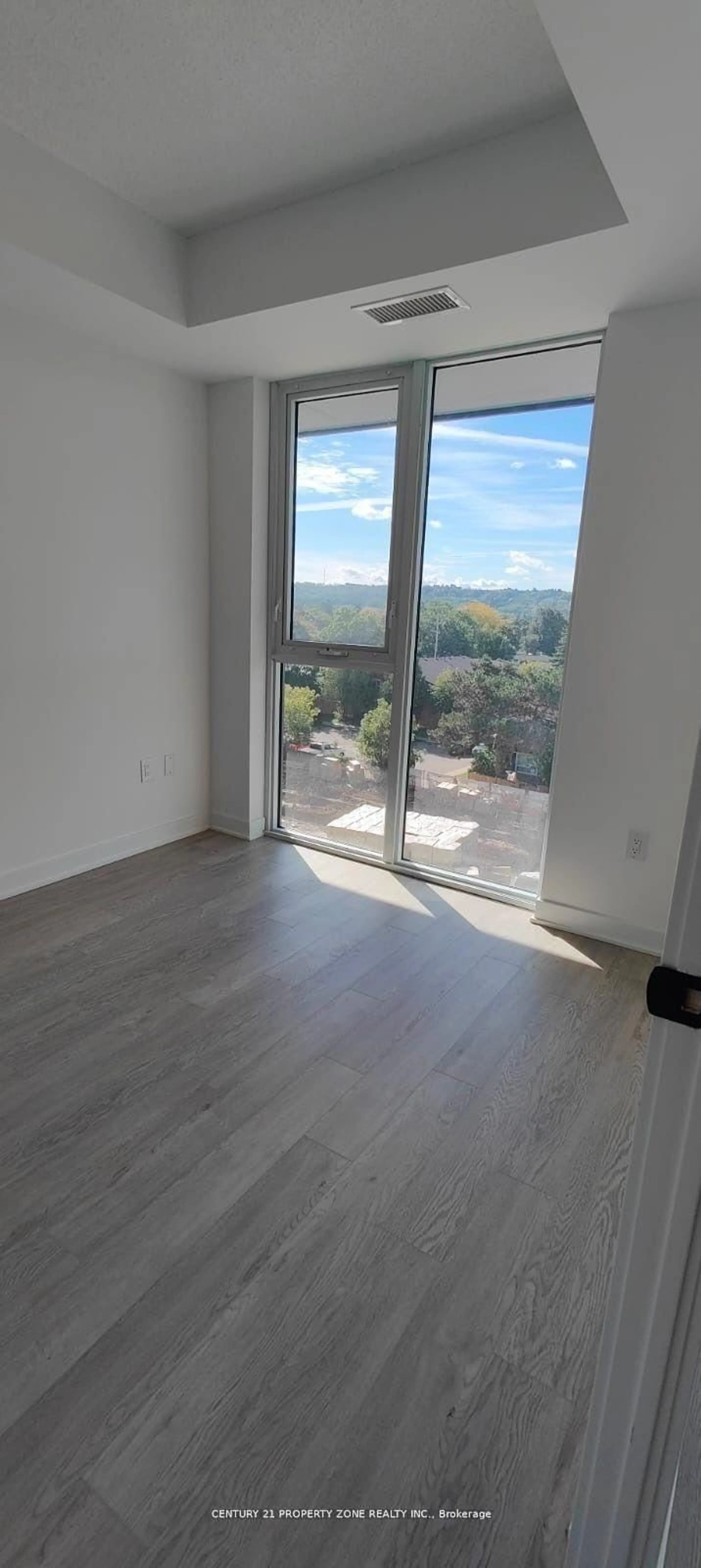 A pic of a room for 2782 Barton St #405, Hamilton Ontario L8E 2J8