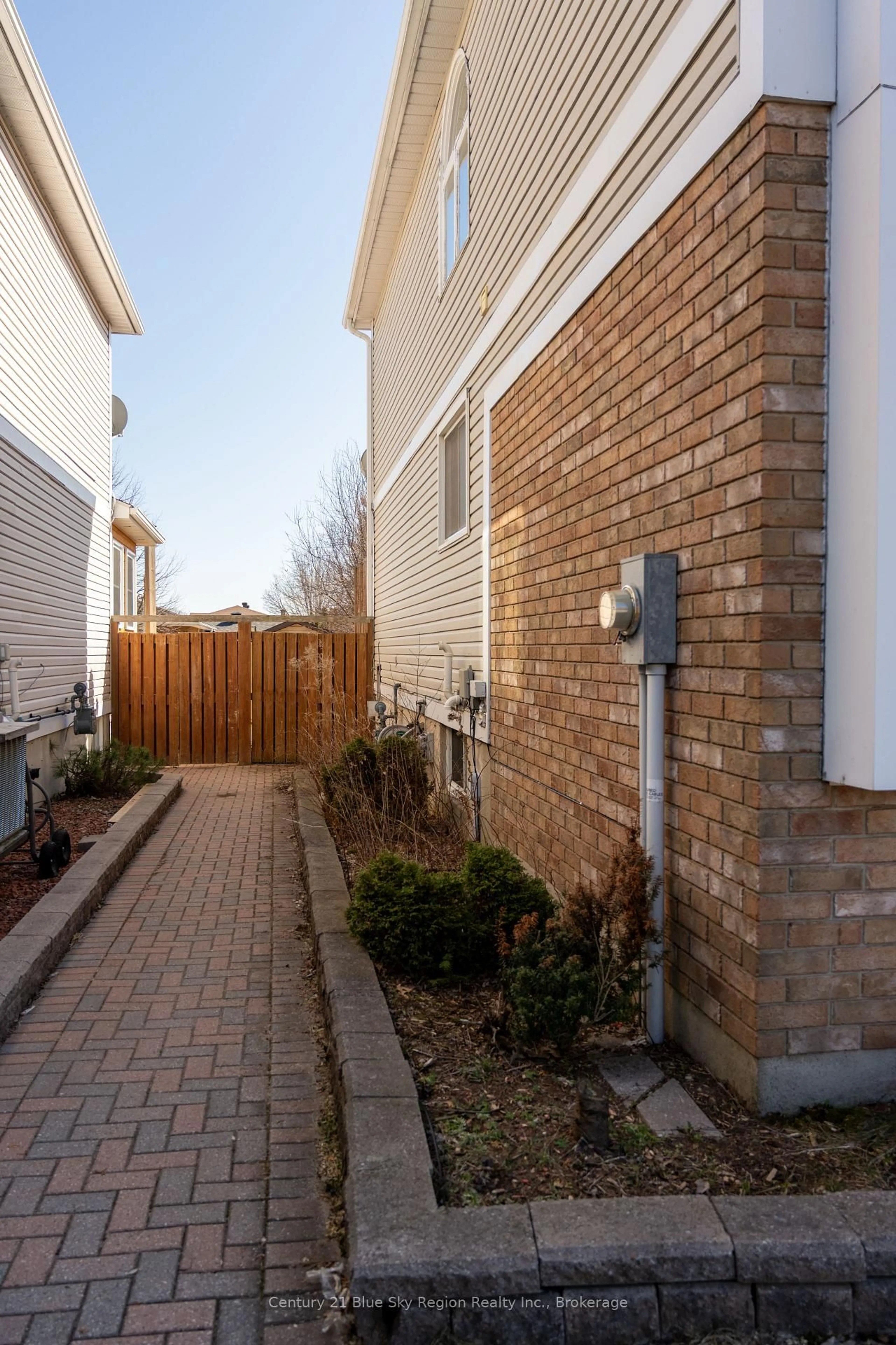 Home with brick exterior material, street for 14 Romeo Crt, North Bay Ontario P1B 9R5