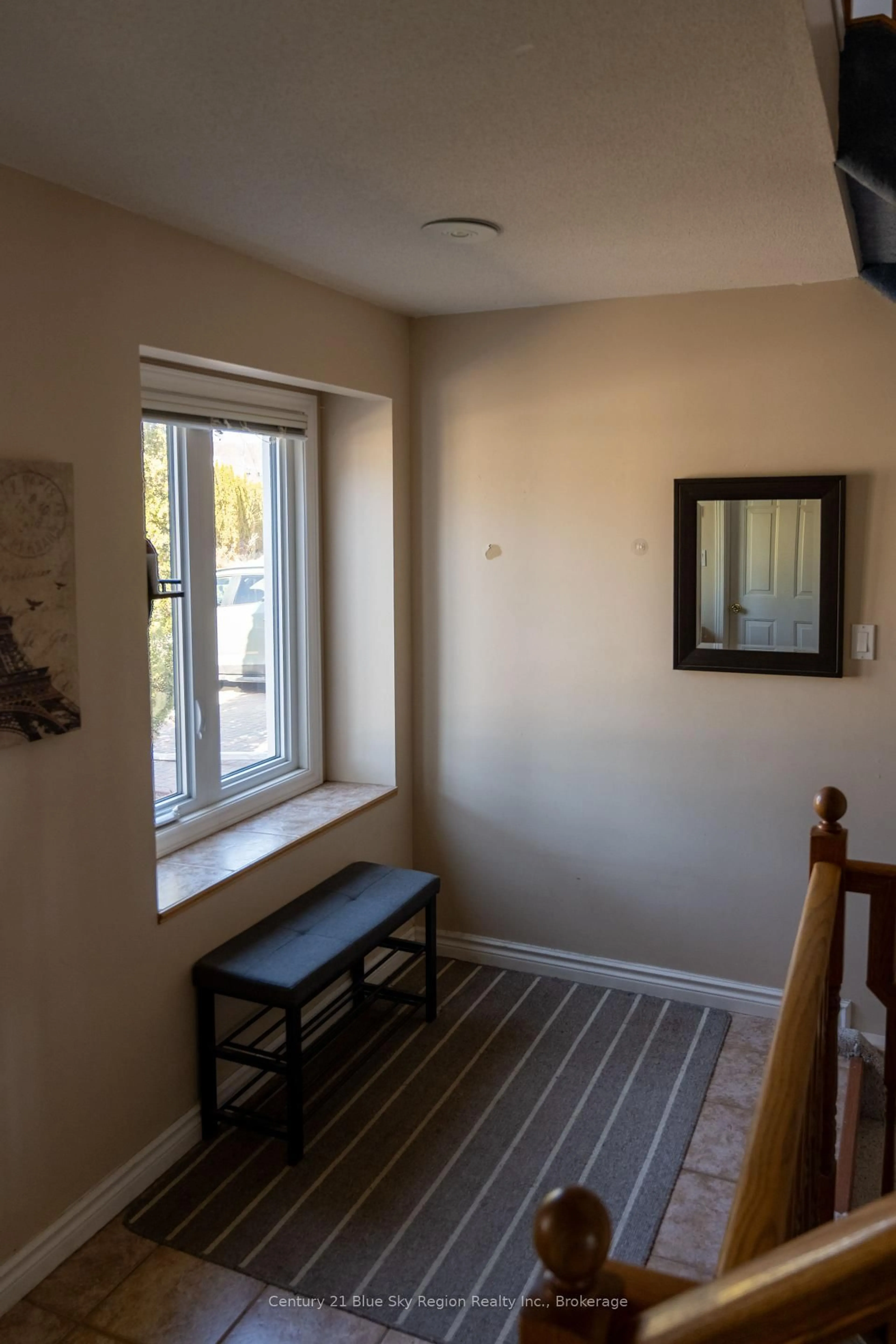 Indoor entryway for 14 Romeo Crt, North Bay Ontario P1B 9R5