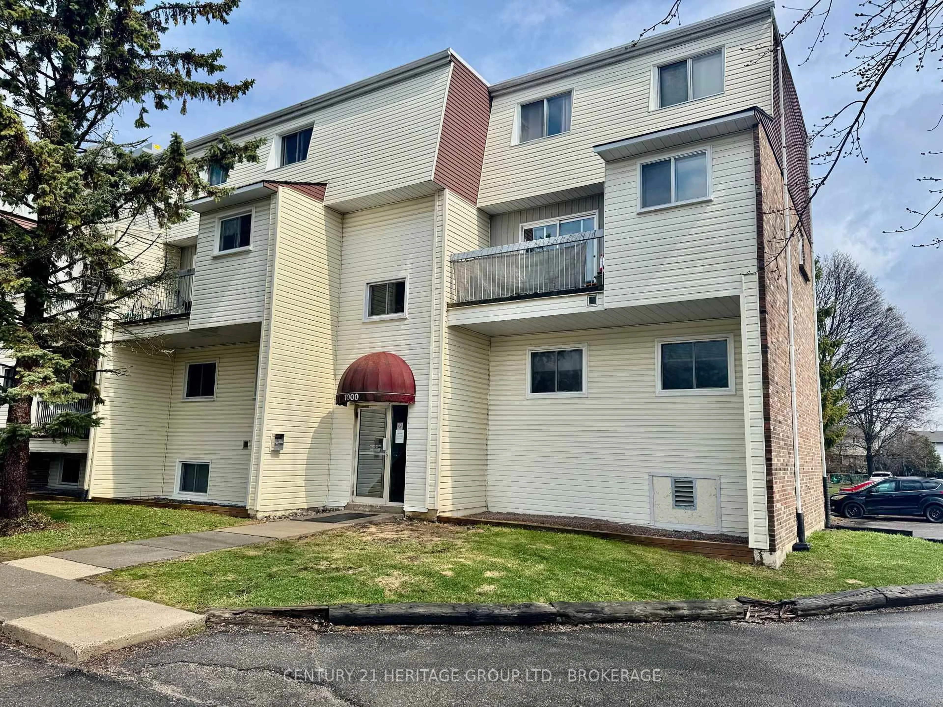 A pic from outside/outdoor area/front of a property/back of a property/a pic from drone, unknown for 1000 Pembridge Cres #316, Kingston Ontario K7P 1A3