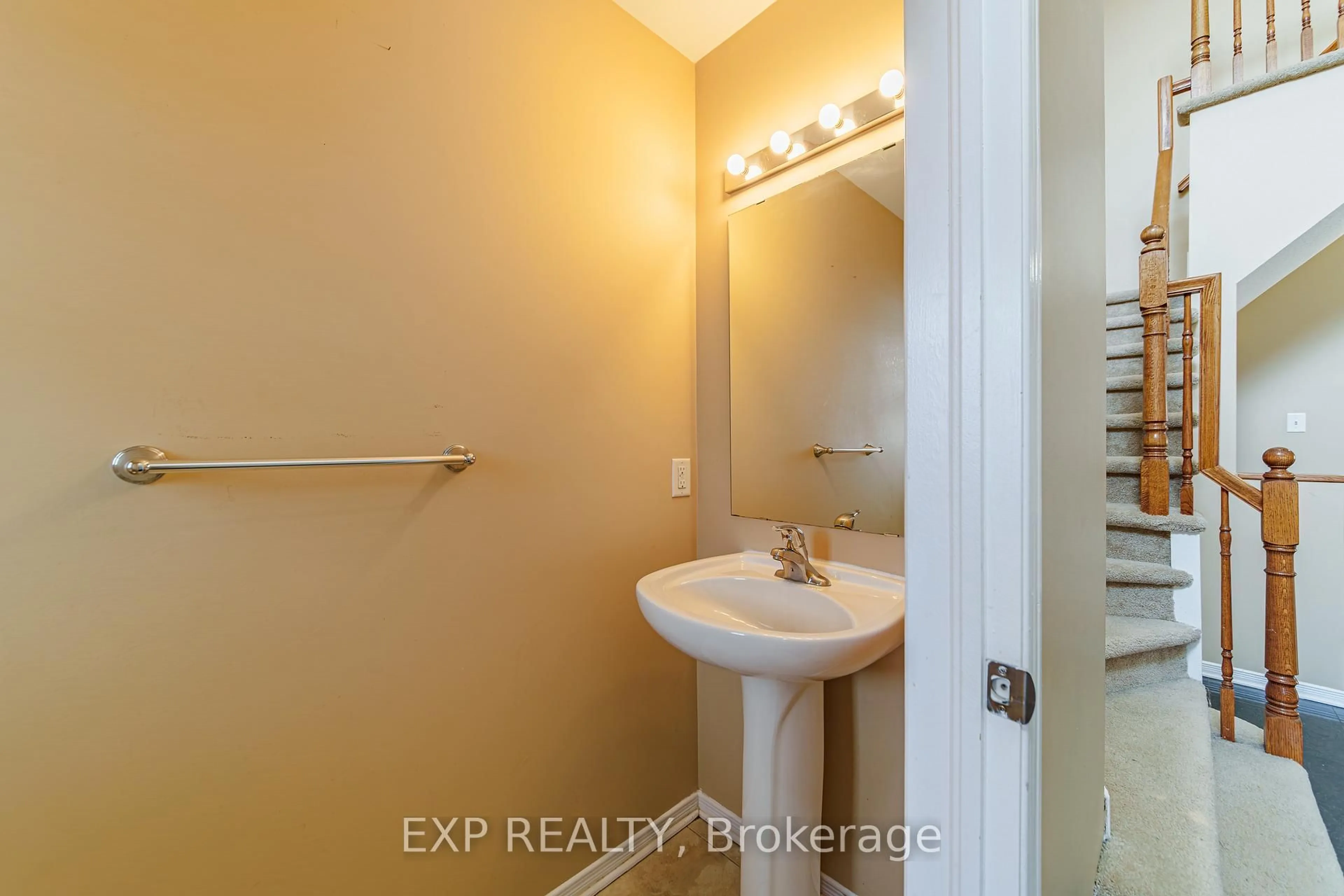 Standard bathroom, unknown for 356 West Ridge Dr, Stittsville Ontario K2S 2G8