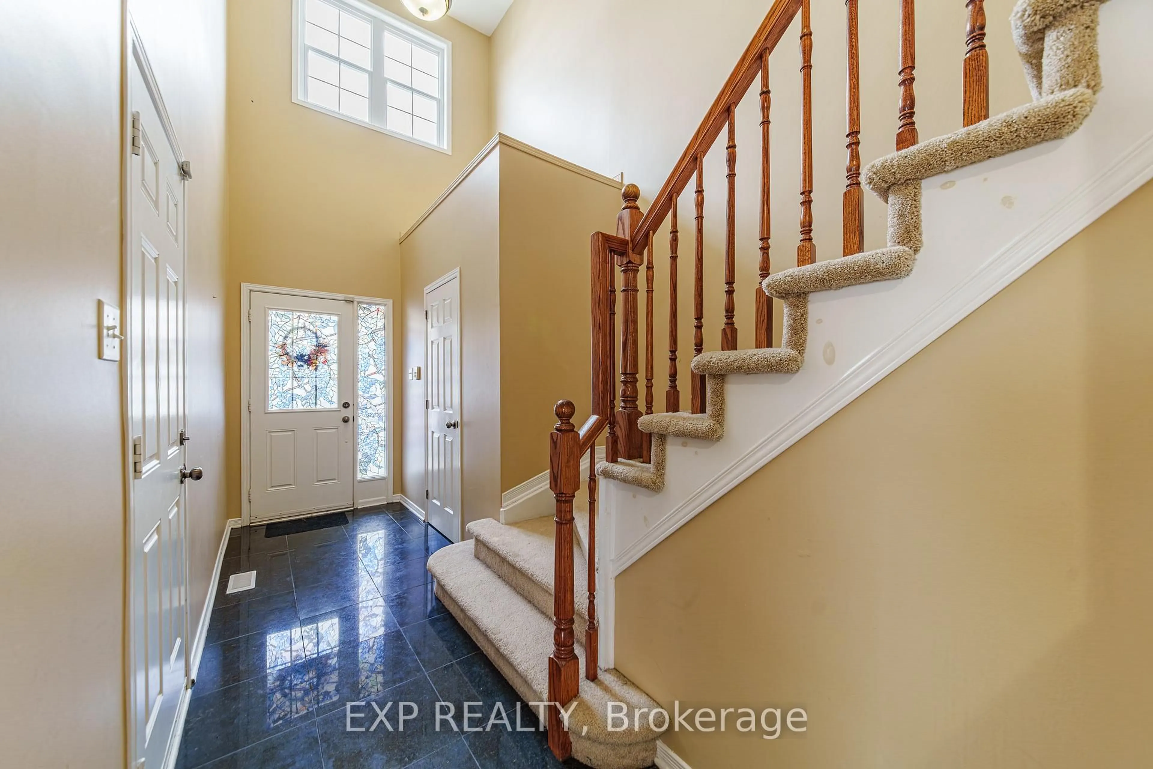Indoor entryway for 356 West Ridge Dr, Stittsville Ontario K2S 2G8