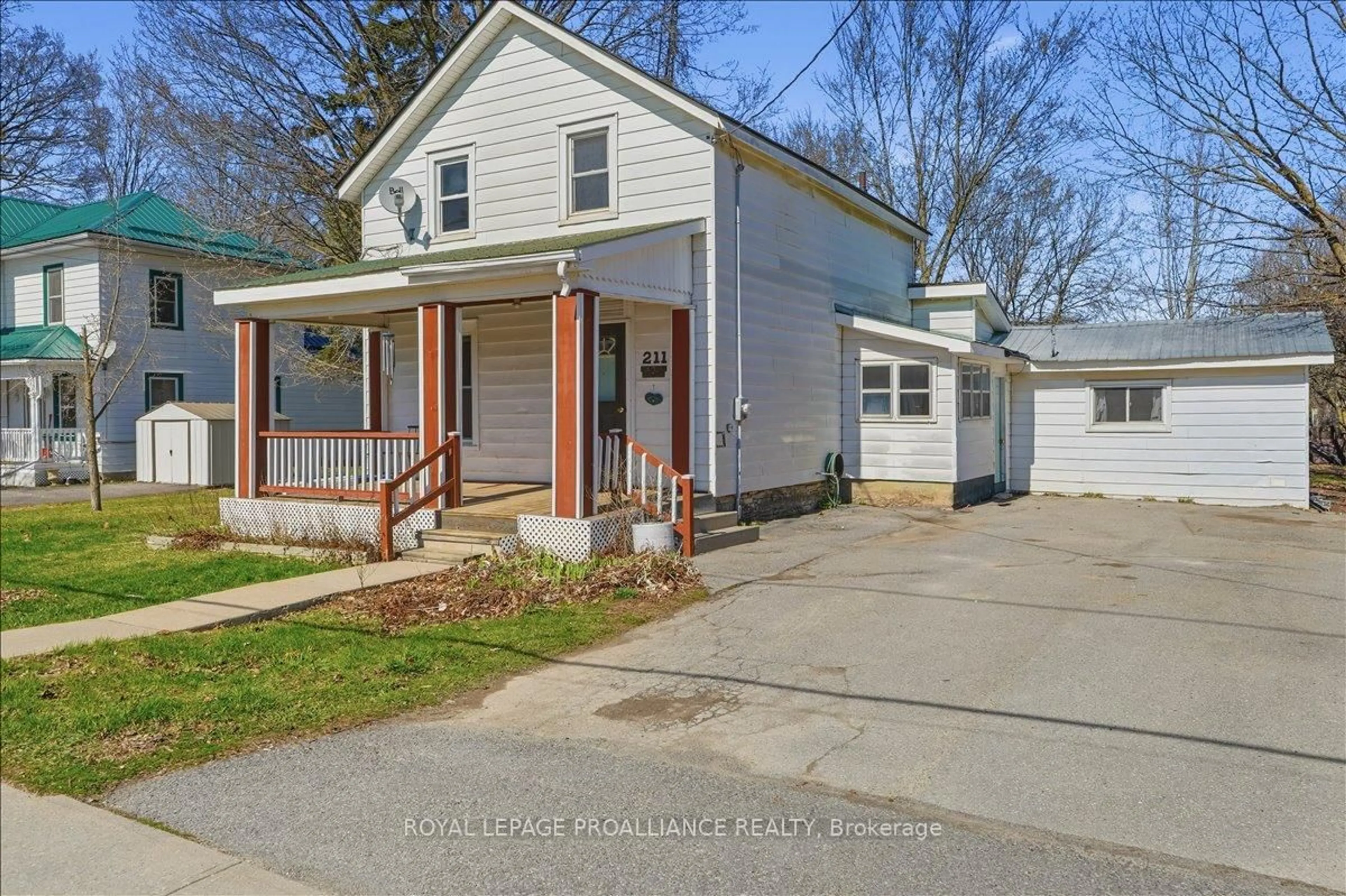 A pic from outside/outdoor area/front of a property/back of a property/a pic from drone, street for 211 Colborne St, Tweed Ontario K0K 3J0