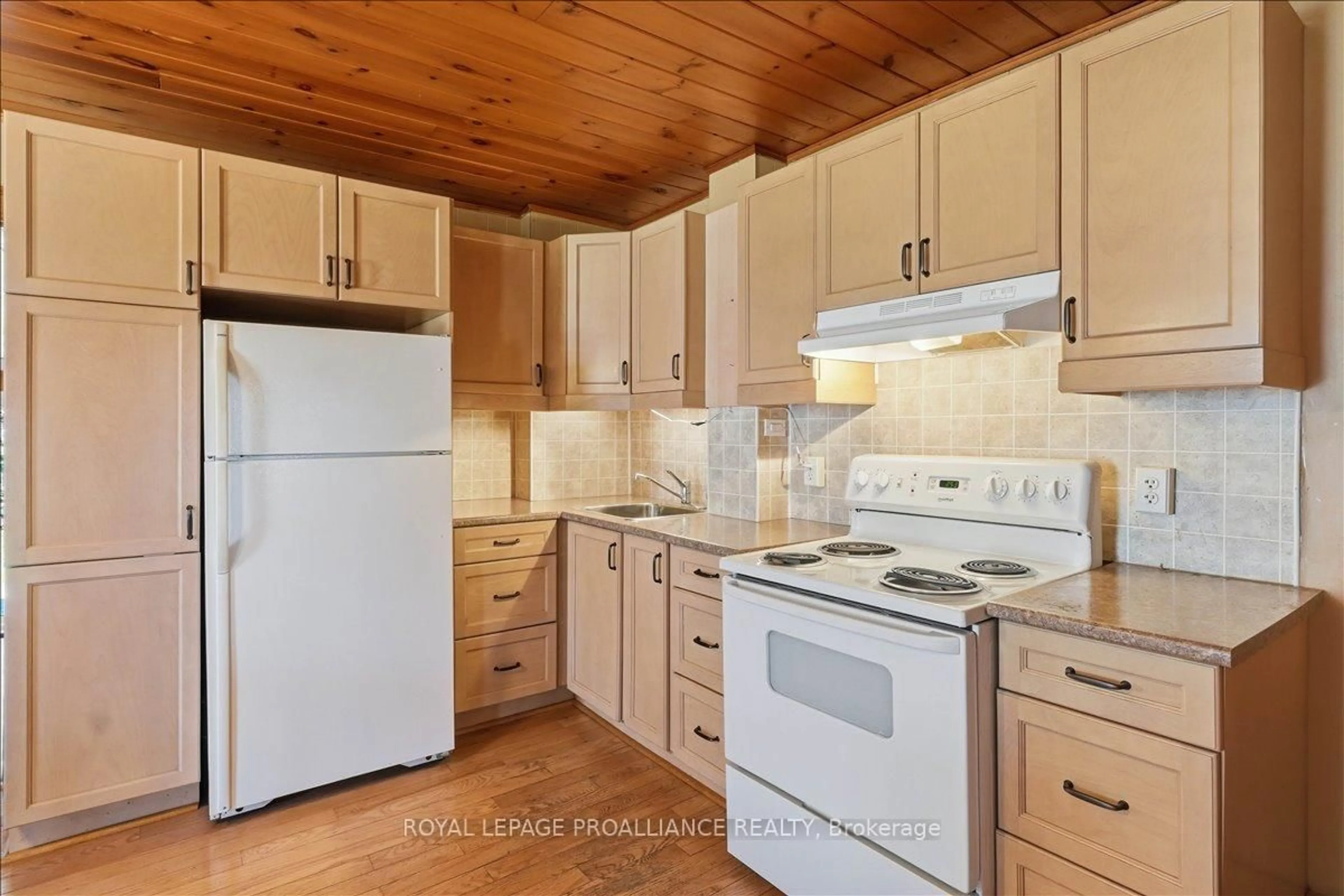 Standard kitchen, wood/laminate floor for 211 Colborne St, Tweed Ontario K0K 3J0