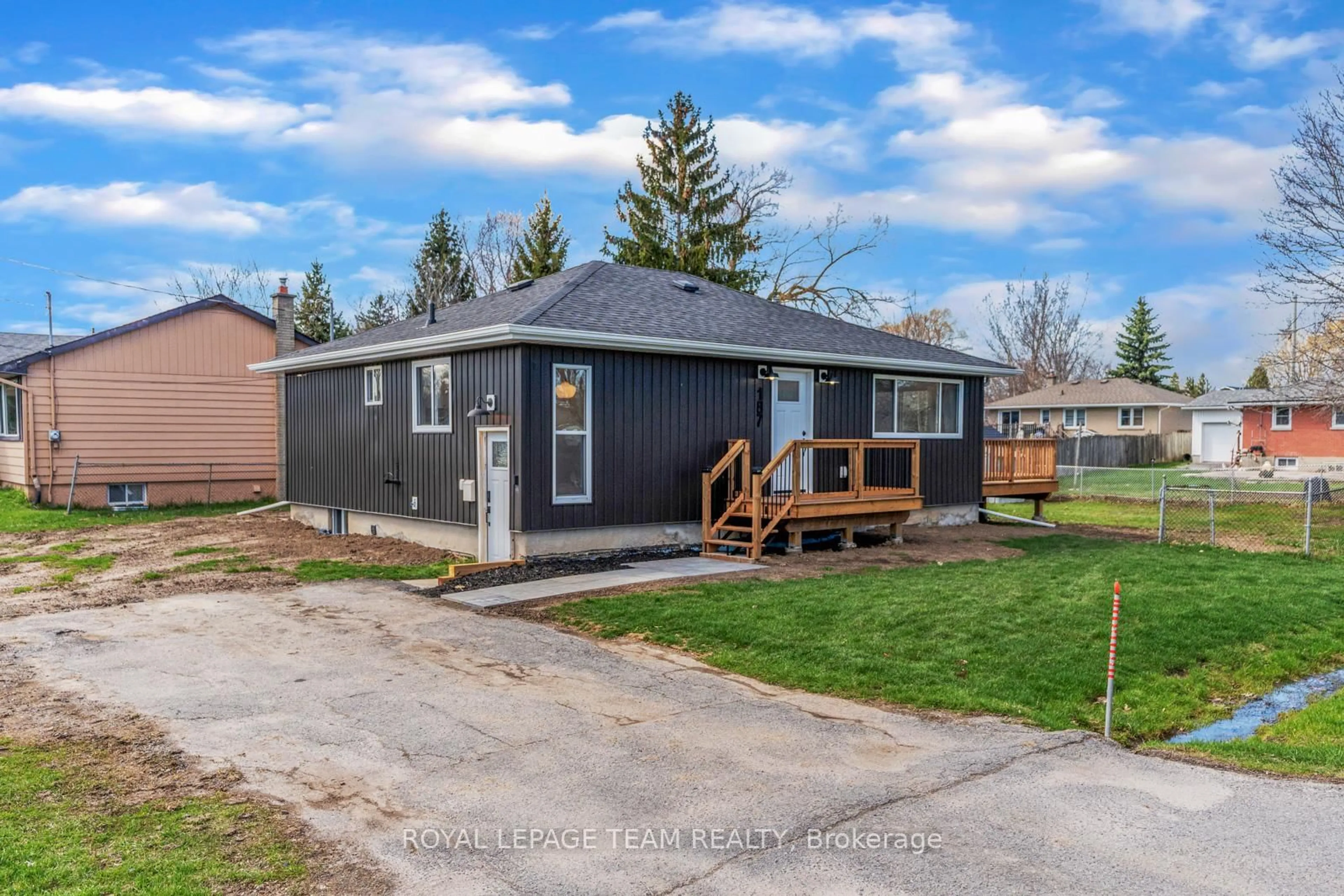 Home with vinyl exterior material, street for 187 Lakeview Ave, Kingston Ontario K7M 3V2