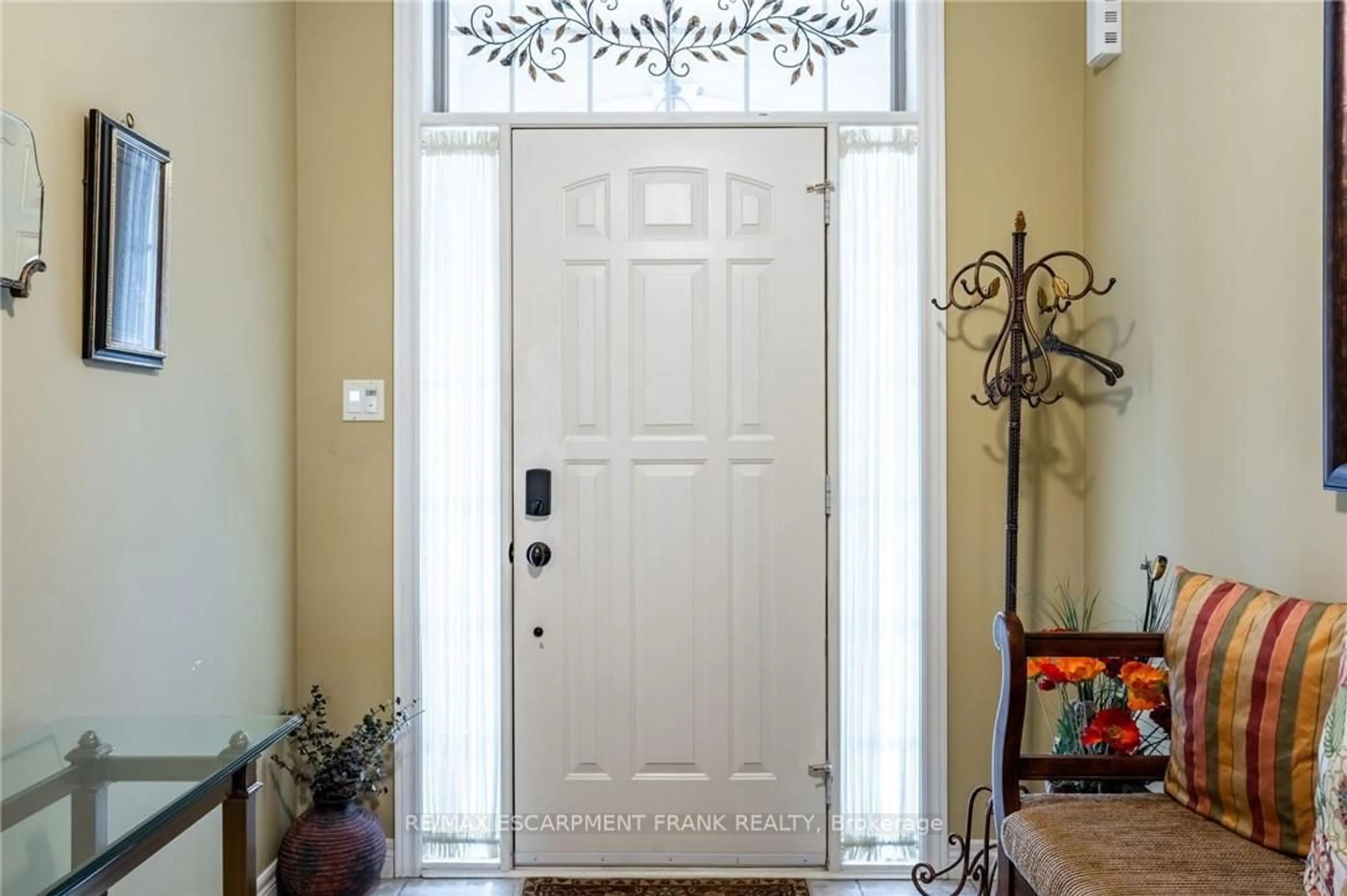 Indoor entryway for 345 Southcote Rd, Hamilton Ontario L9G 5C4