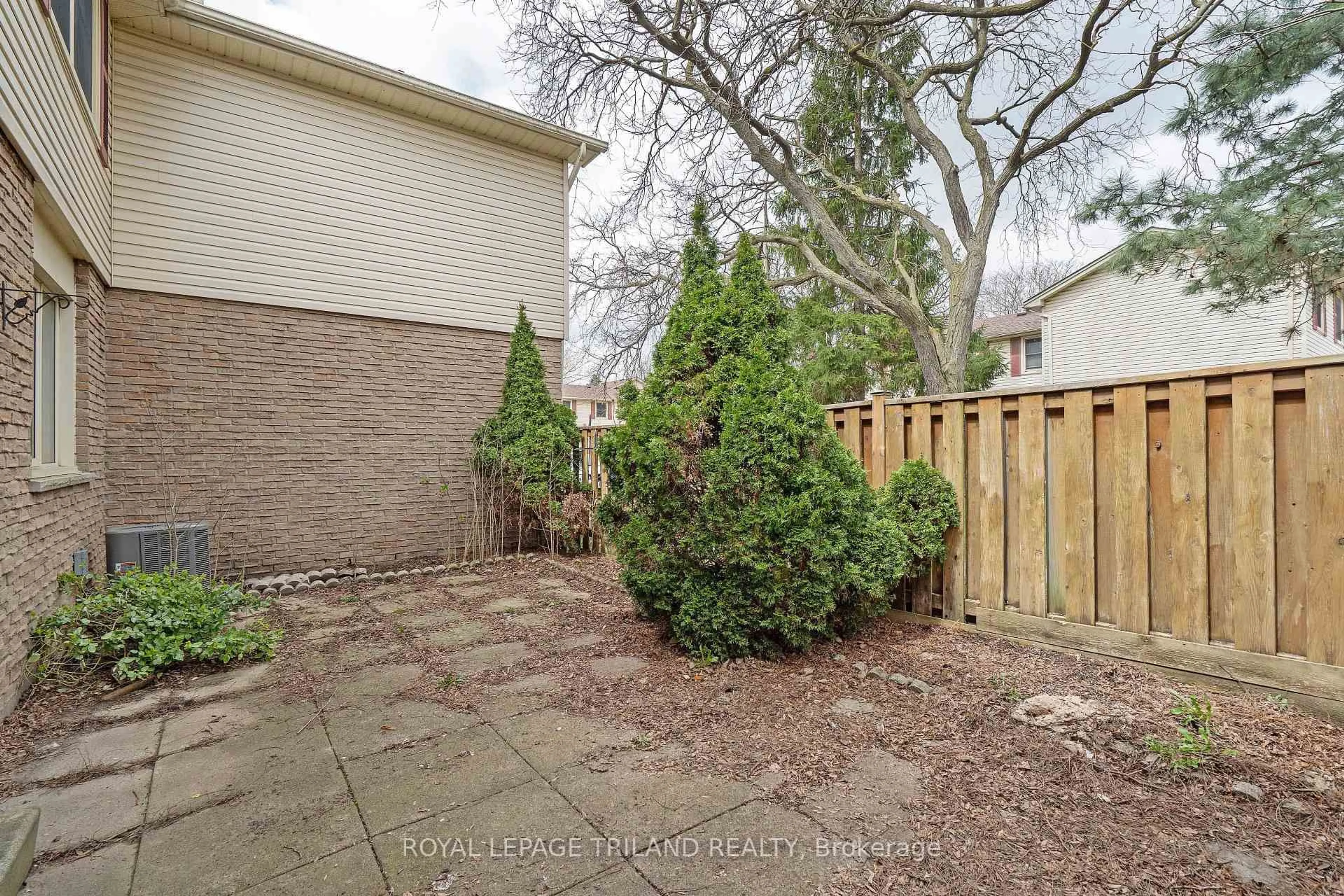 Patio, street for 230 Clarke Rd #222, London East Ontario N5W 5P8