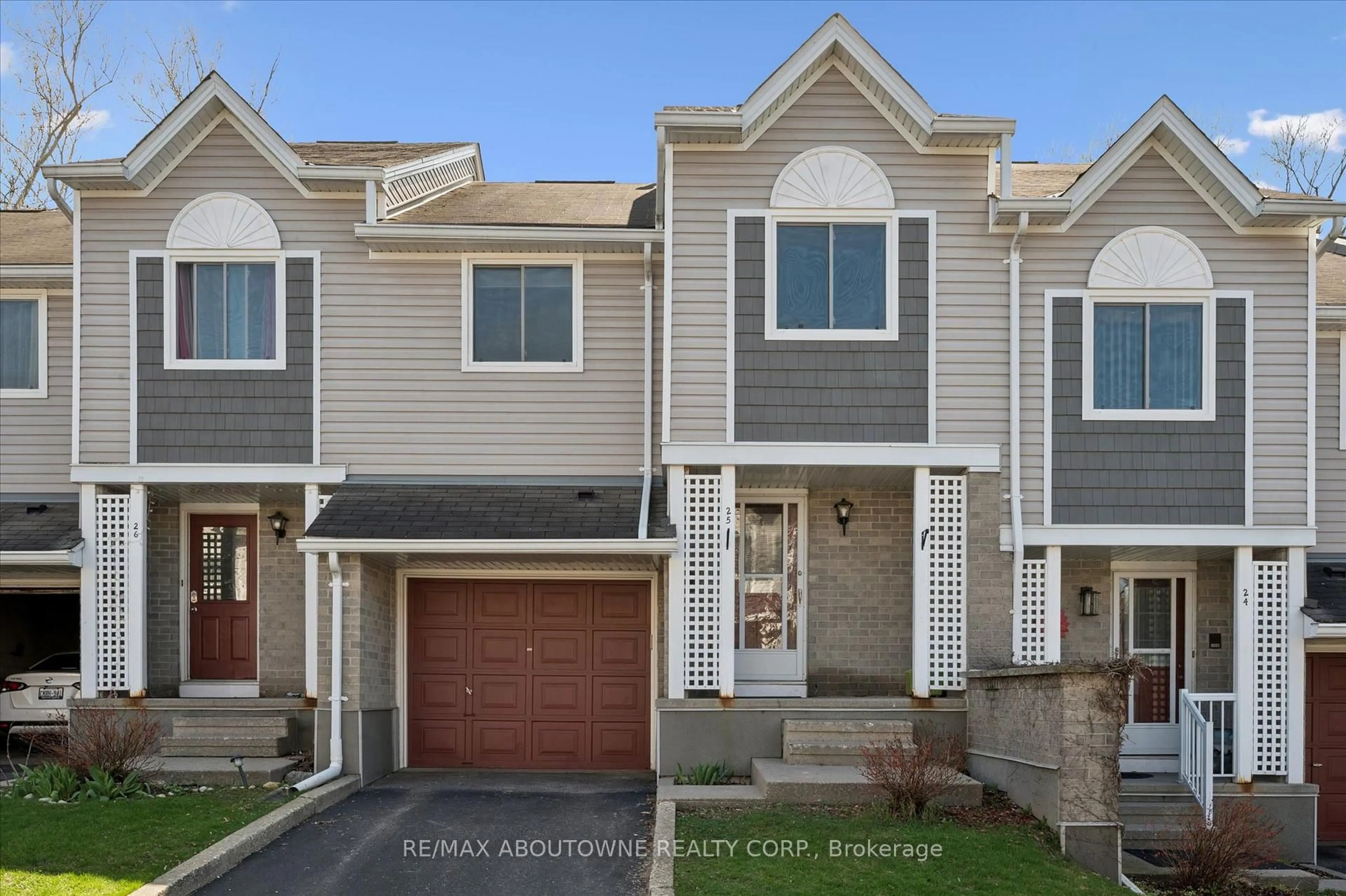 Home with vinyl exterior material, street for 365 Pioneer Dr #25, Kitchener Ontario N2P 2A6