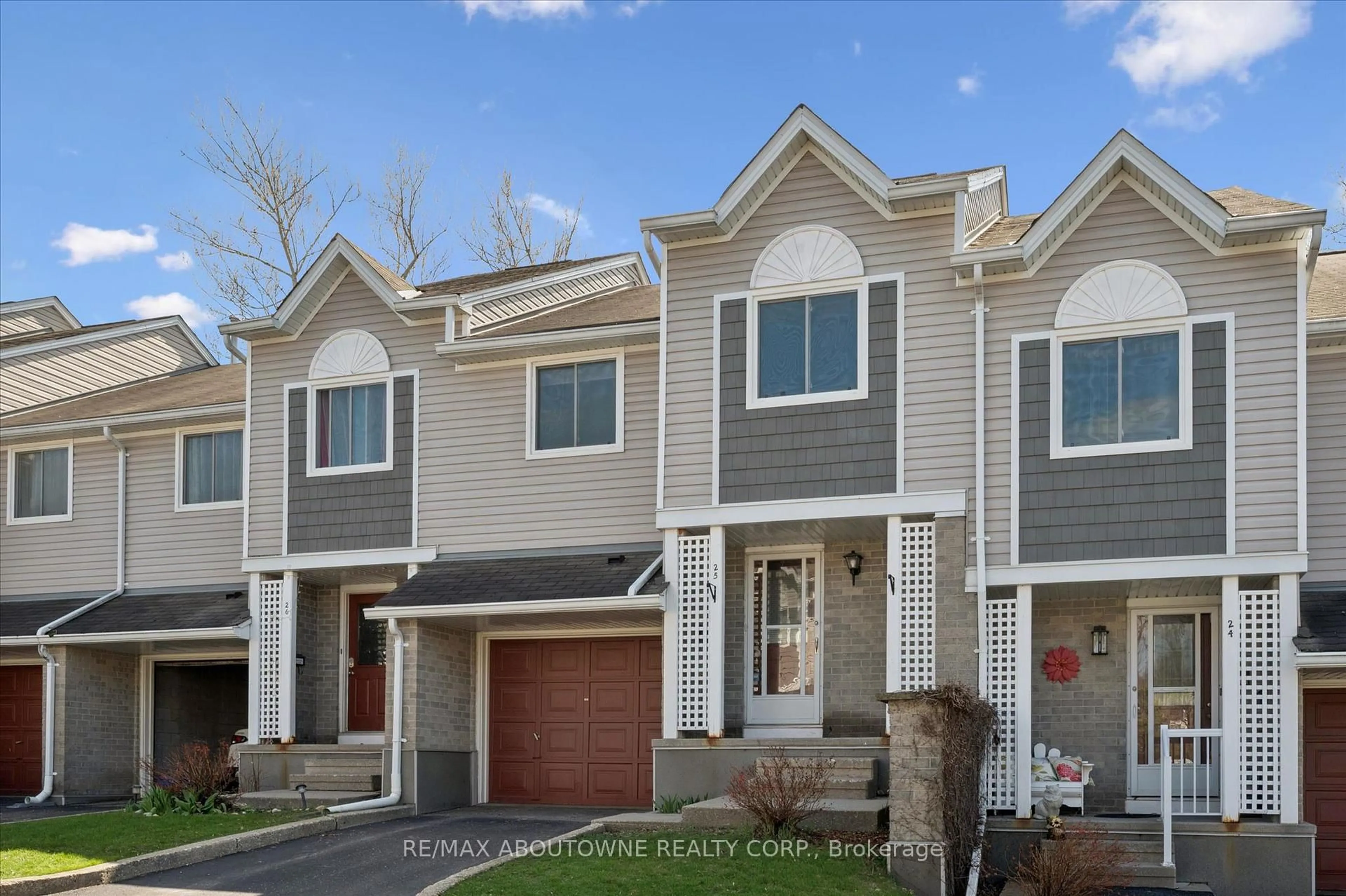 Home with vinyl exterior material, street for 365 Pioneer Dr #25, Kitchener Ontario N2P 2A6