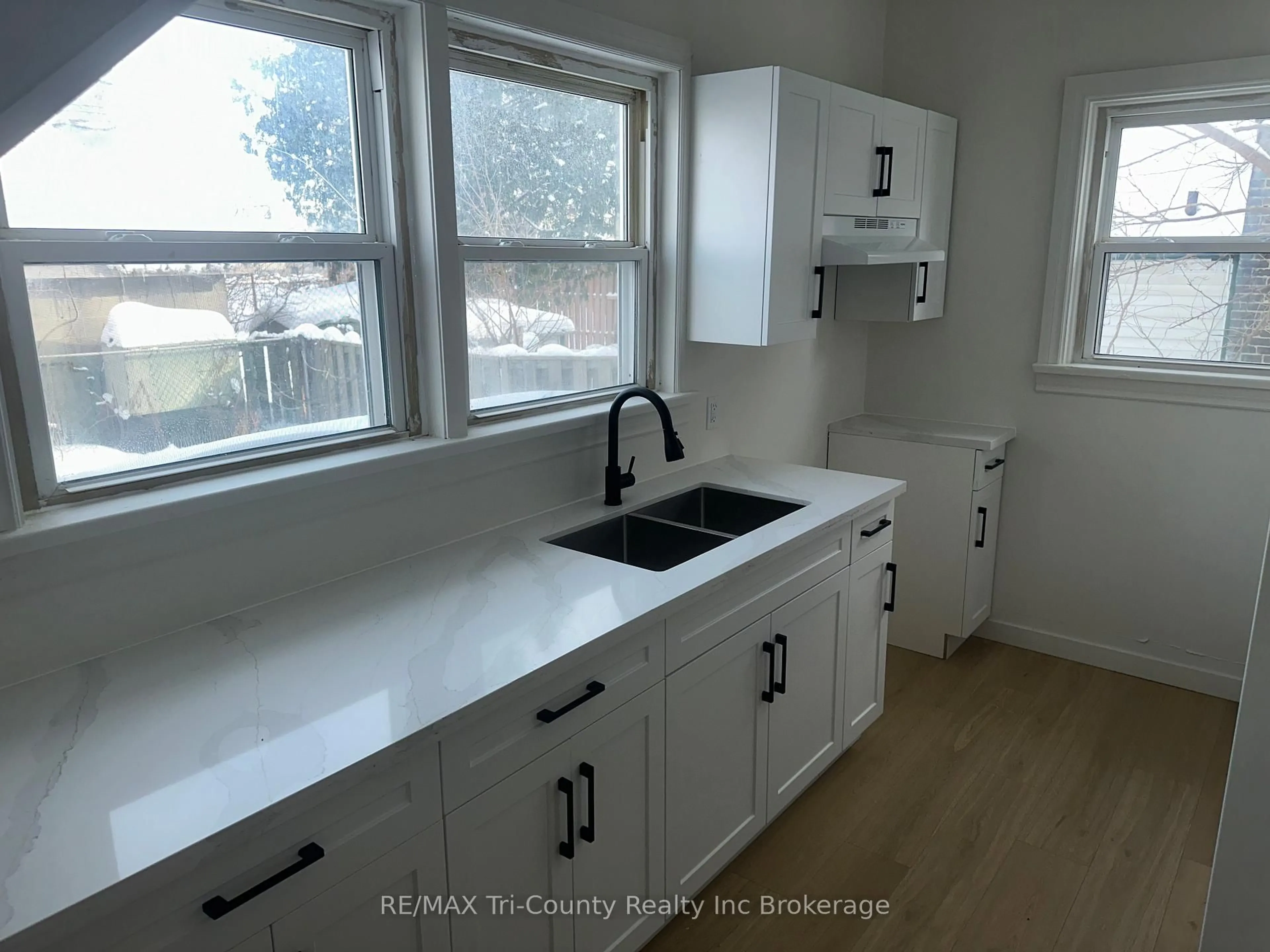 Unknown for 358 Glebe St, London East Ontario N5W 3T1