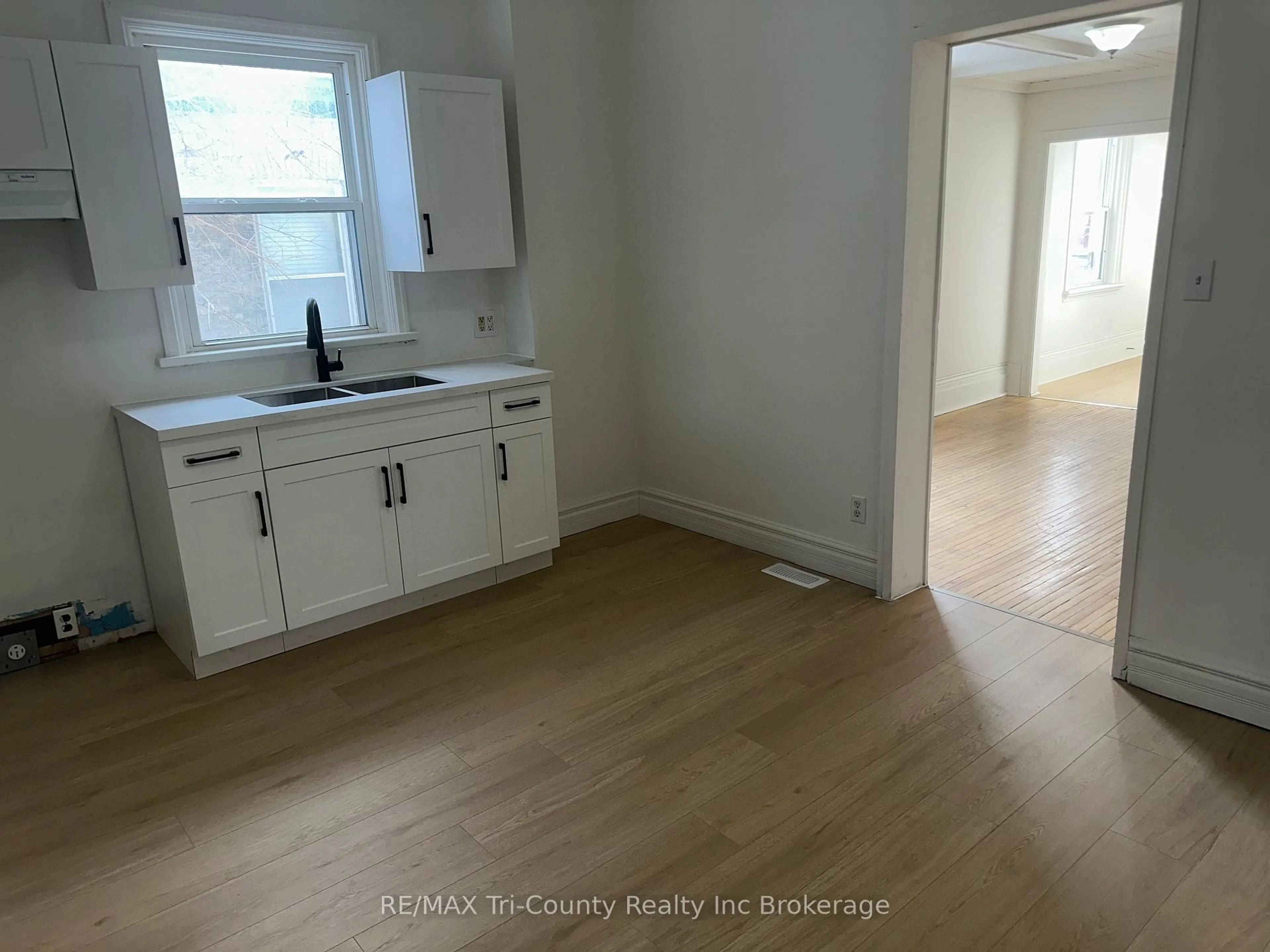 A pic of a room for 358 Glebe St, London East Ontario N5W 3T1