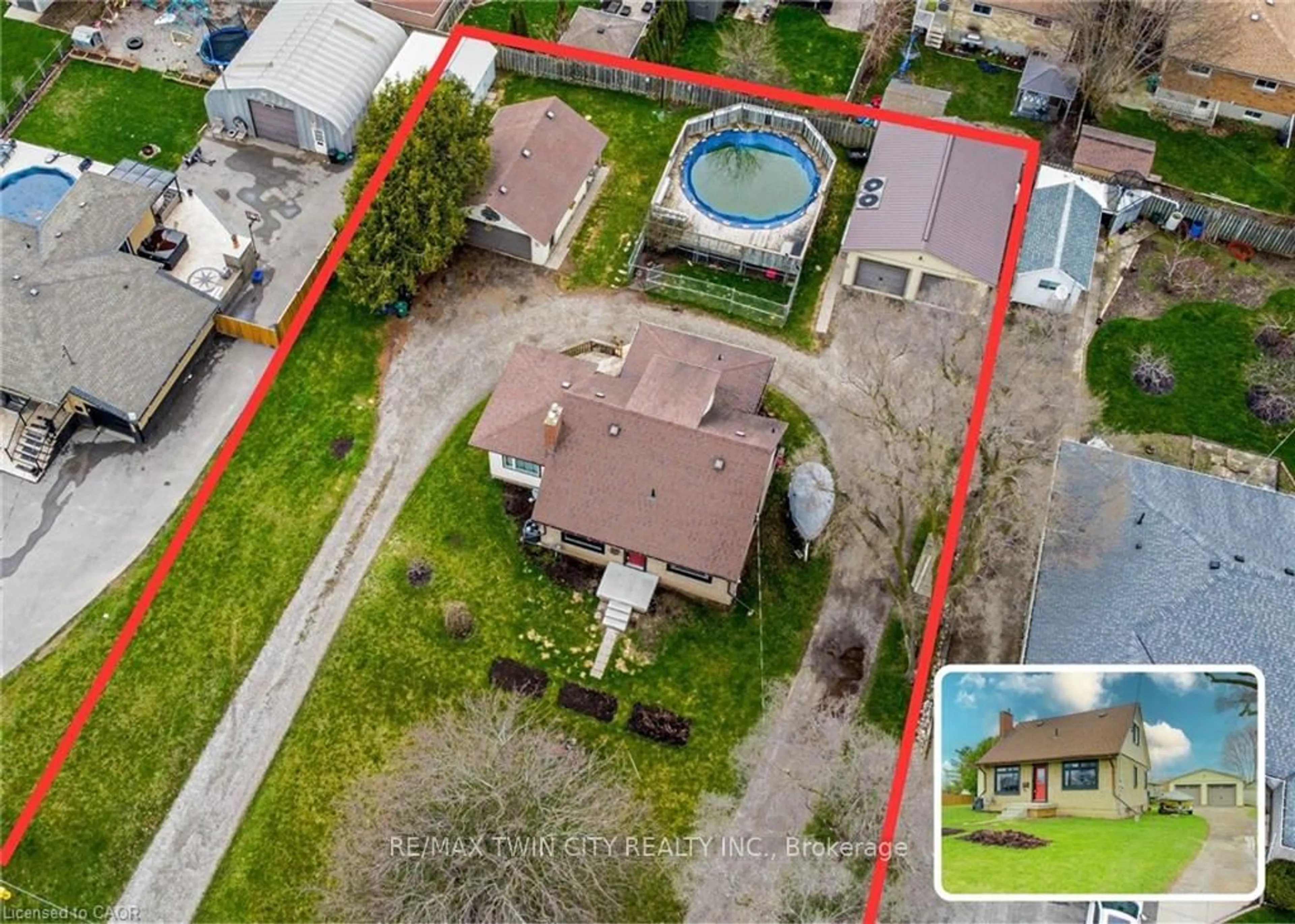 A pic from outside/outdoor area/front of a property/back of a property/a pic from drone, street for 196 MYERS Rd, Cambridge Ontario N1R 7H1
