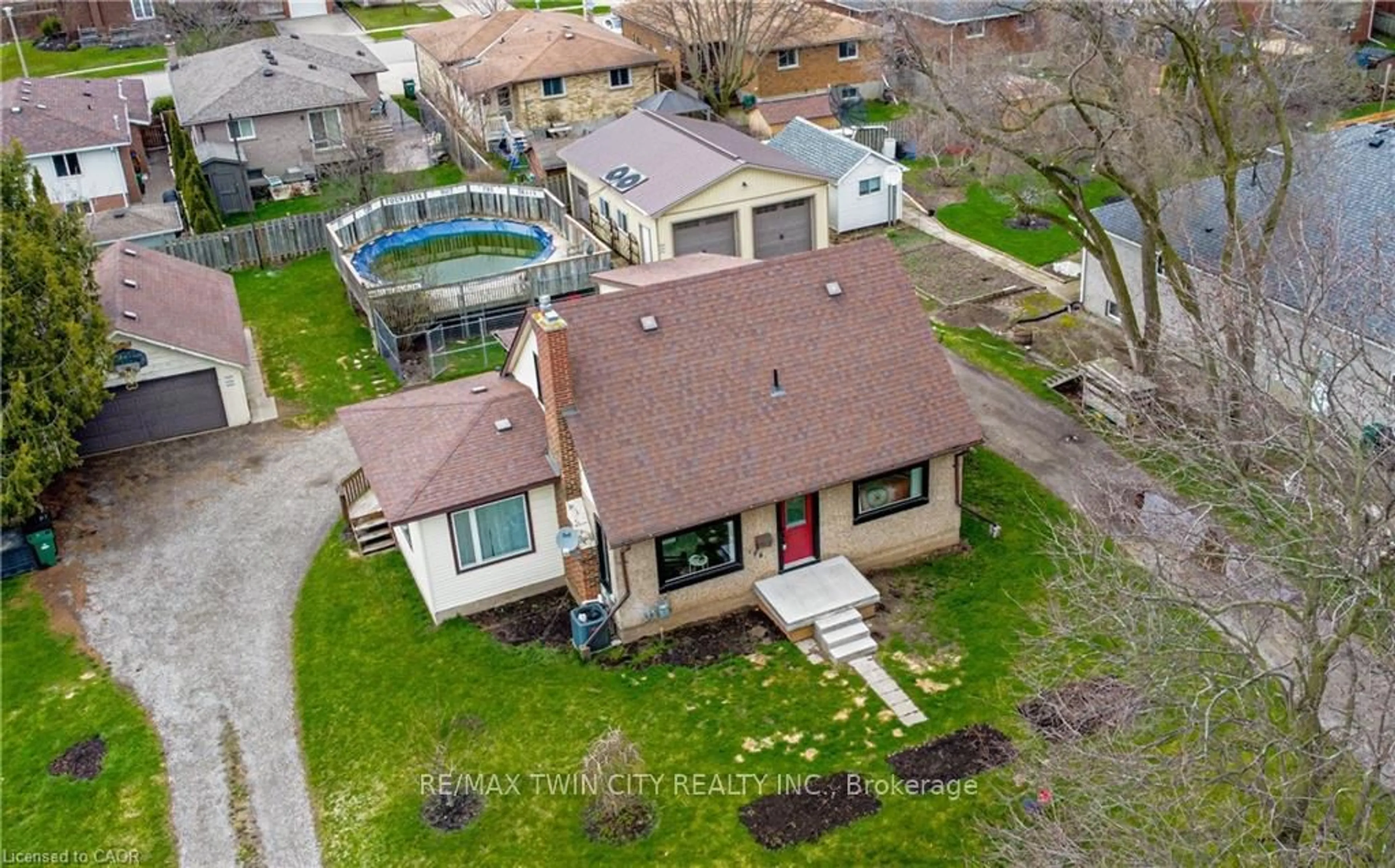 A pic from outside/outdoor area/front of a property/back of a property/a pic from drone, street for 196 MYERS Rd, Cambridge Ontario N1R 7H1