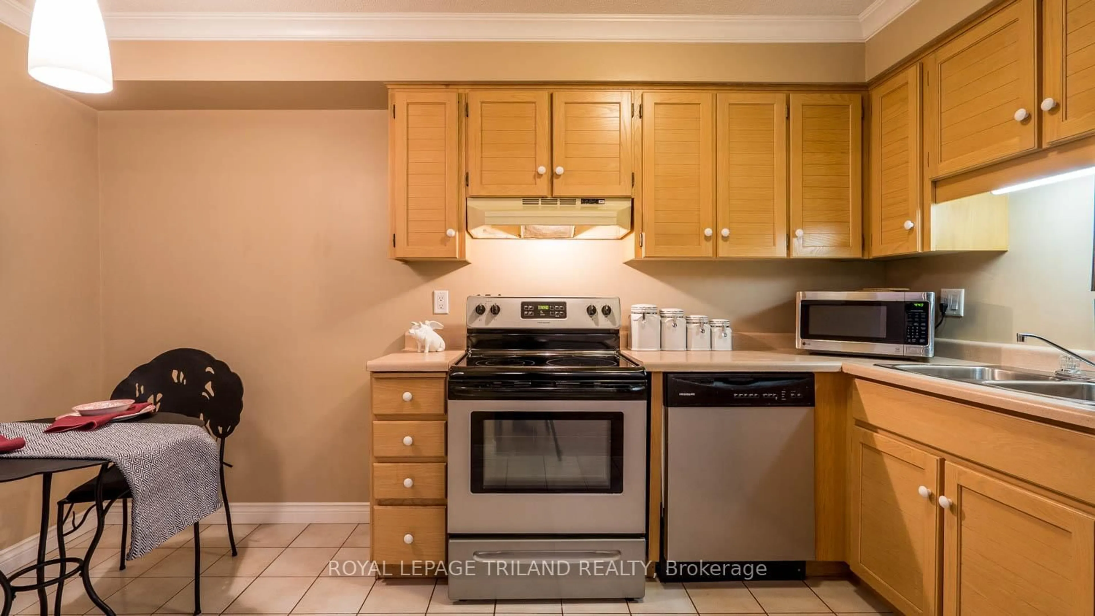 Standard kitchen, ceramic/tile floor for 695 Richmond St #904, London East Ontario N6A 5M8