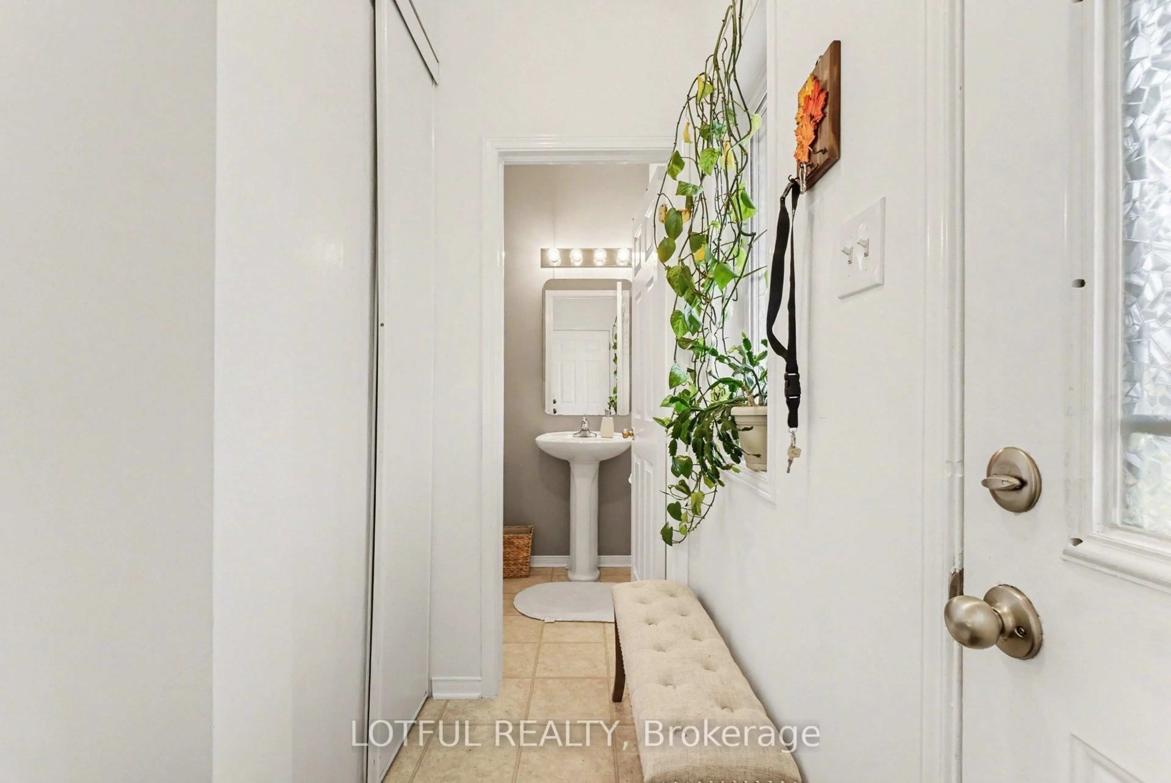 Indoor entryway for 3 Collington St, Ottawa Ontario K2G 6X5