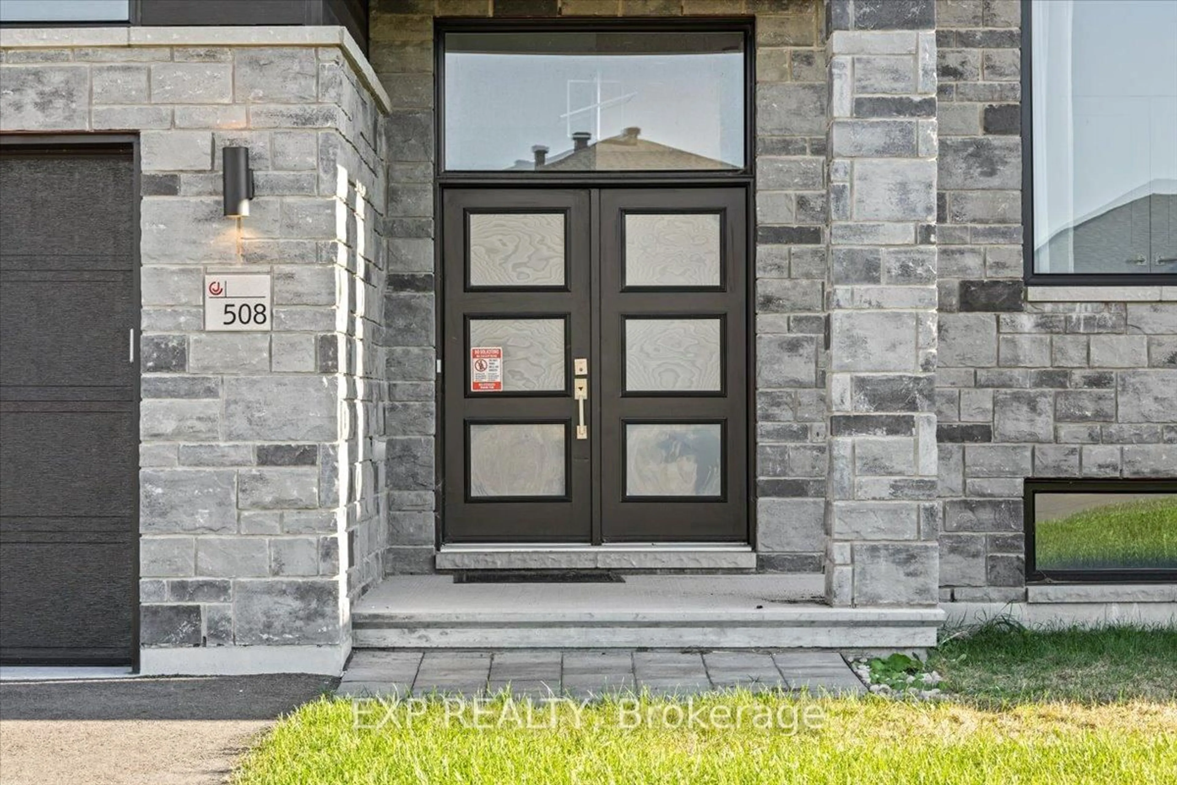 Indoor entryway for 508 BARRAGE St, Casselman Ontario K0A 1M0