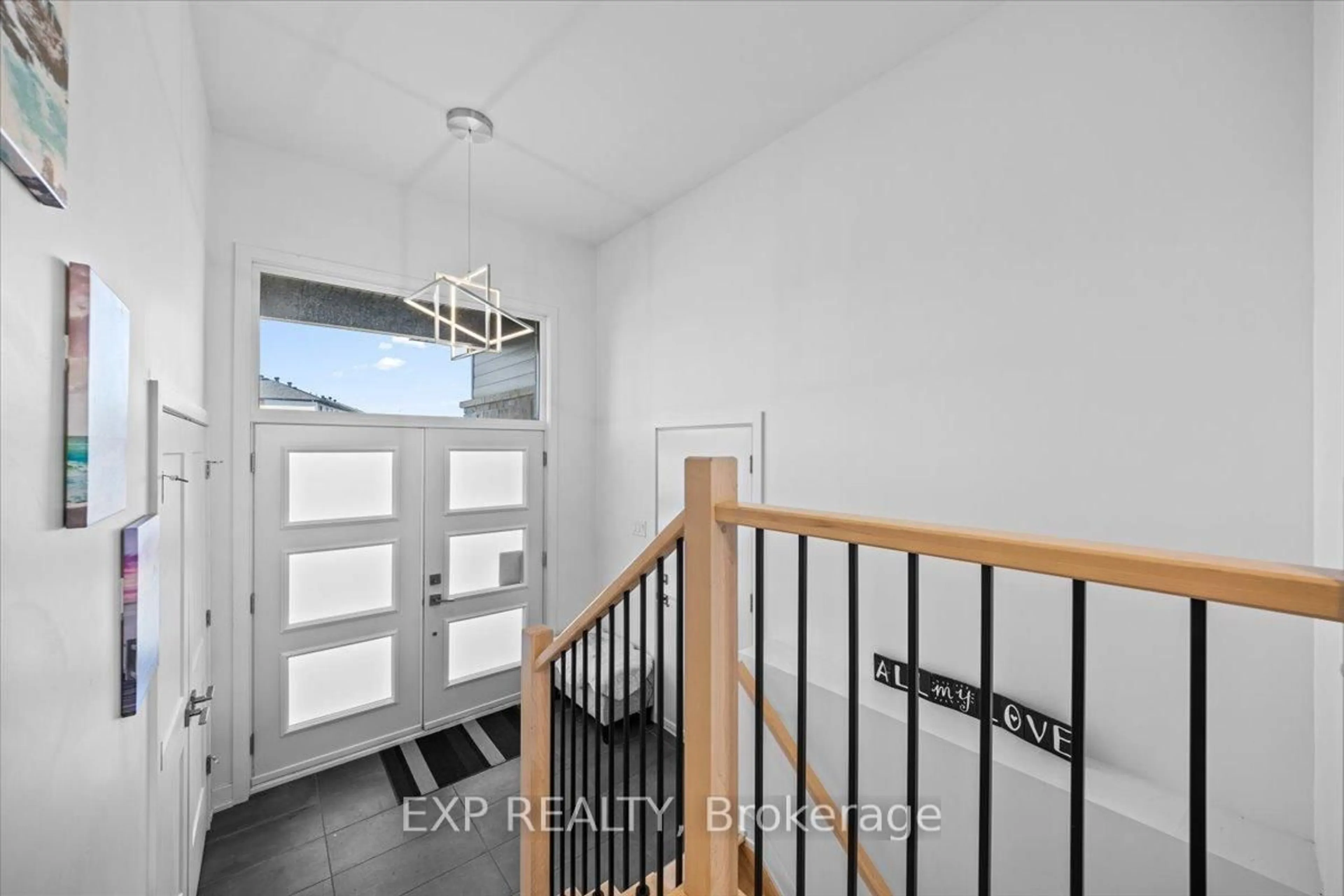 Indoor entryway for 508 BARRAGE St, Casselman Ontario K0A 1M0