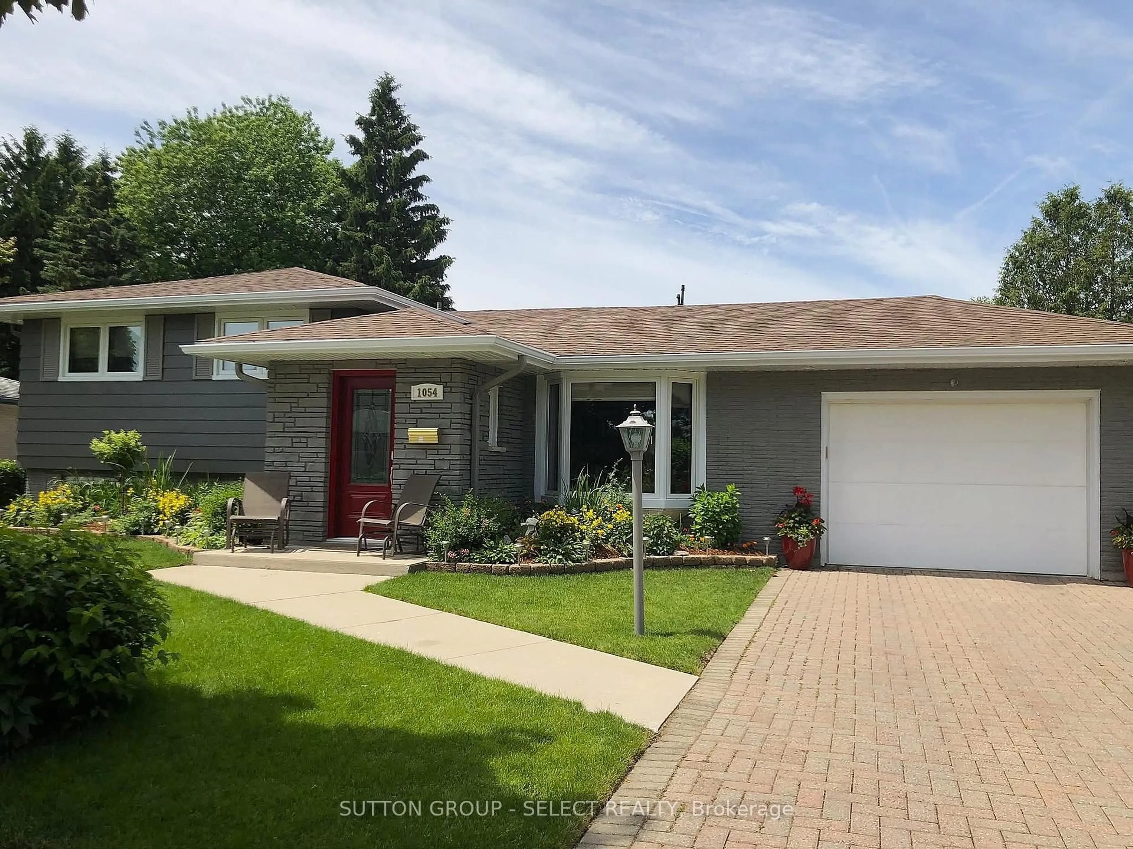 Home with vinyl exterior material, street for 1054 Chippewa Dr, London East Ontario N5V 2T7