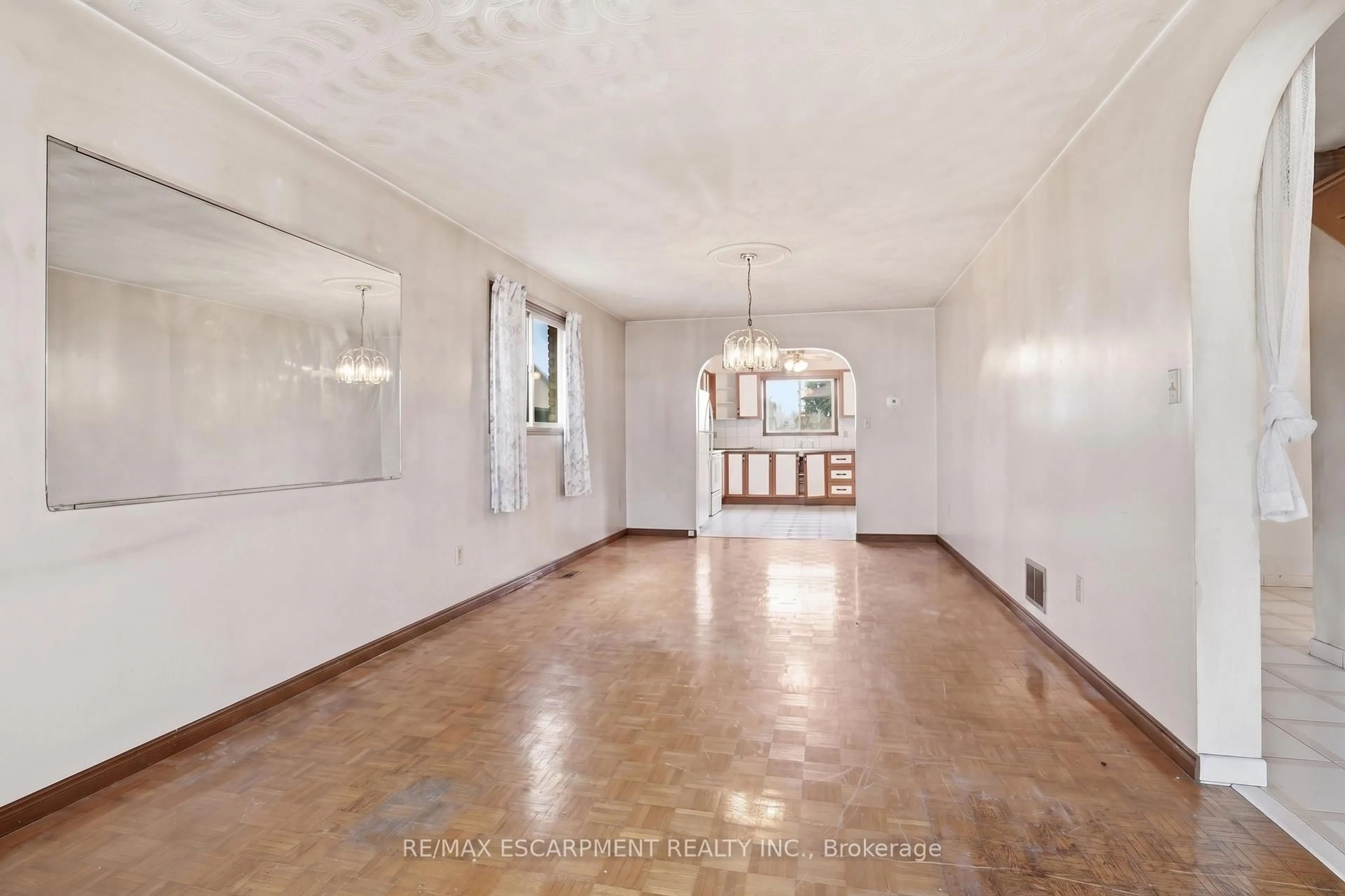 Unknown for 60 Rexford Dr, Hamilton Ontario L8W 2L9