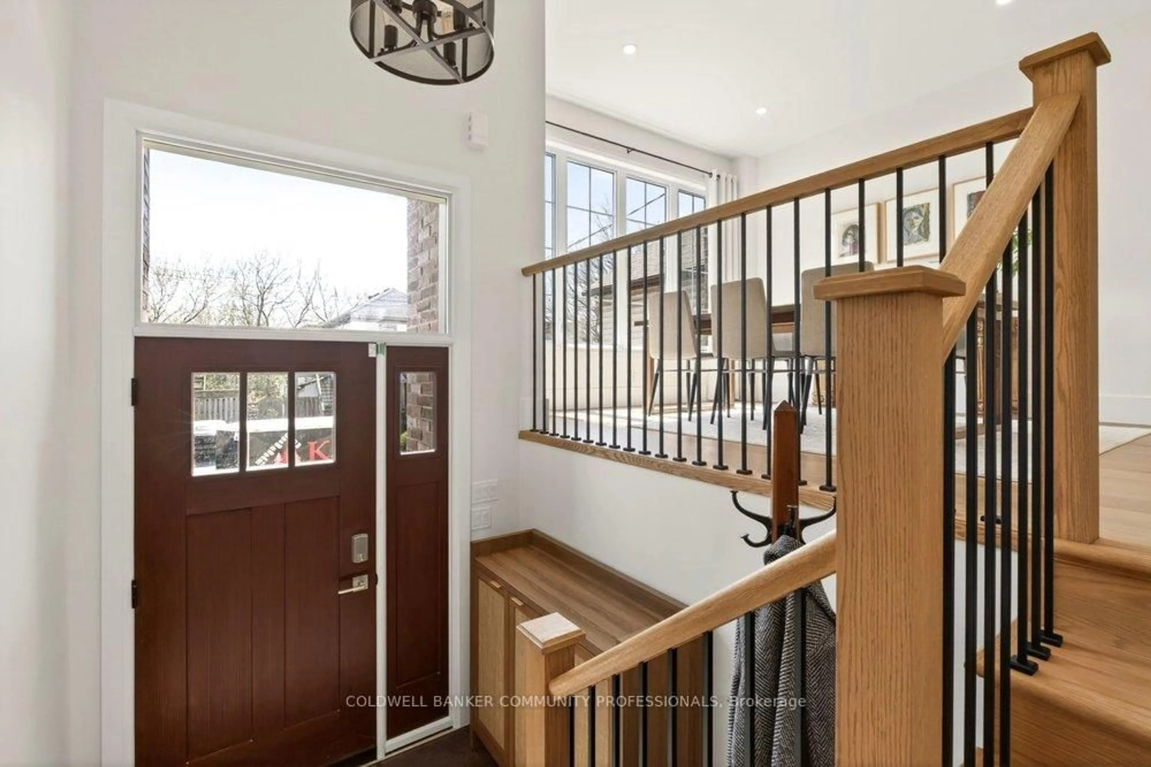 Indoor entryway for 128 Canada St, Hamilton Ontario L8P 1P5