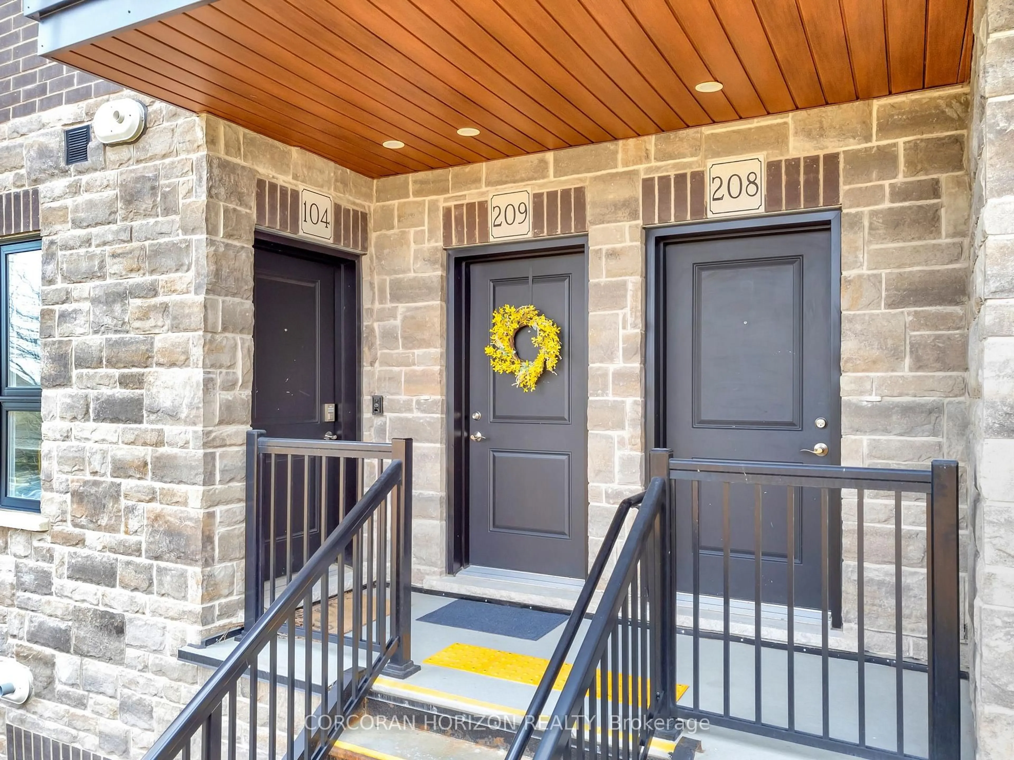 Indoor entryway for 408 Guelph Ave #209, Cambridge Ontario N3C 0H3