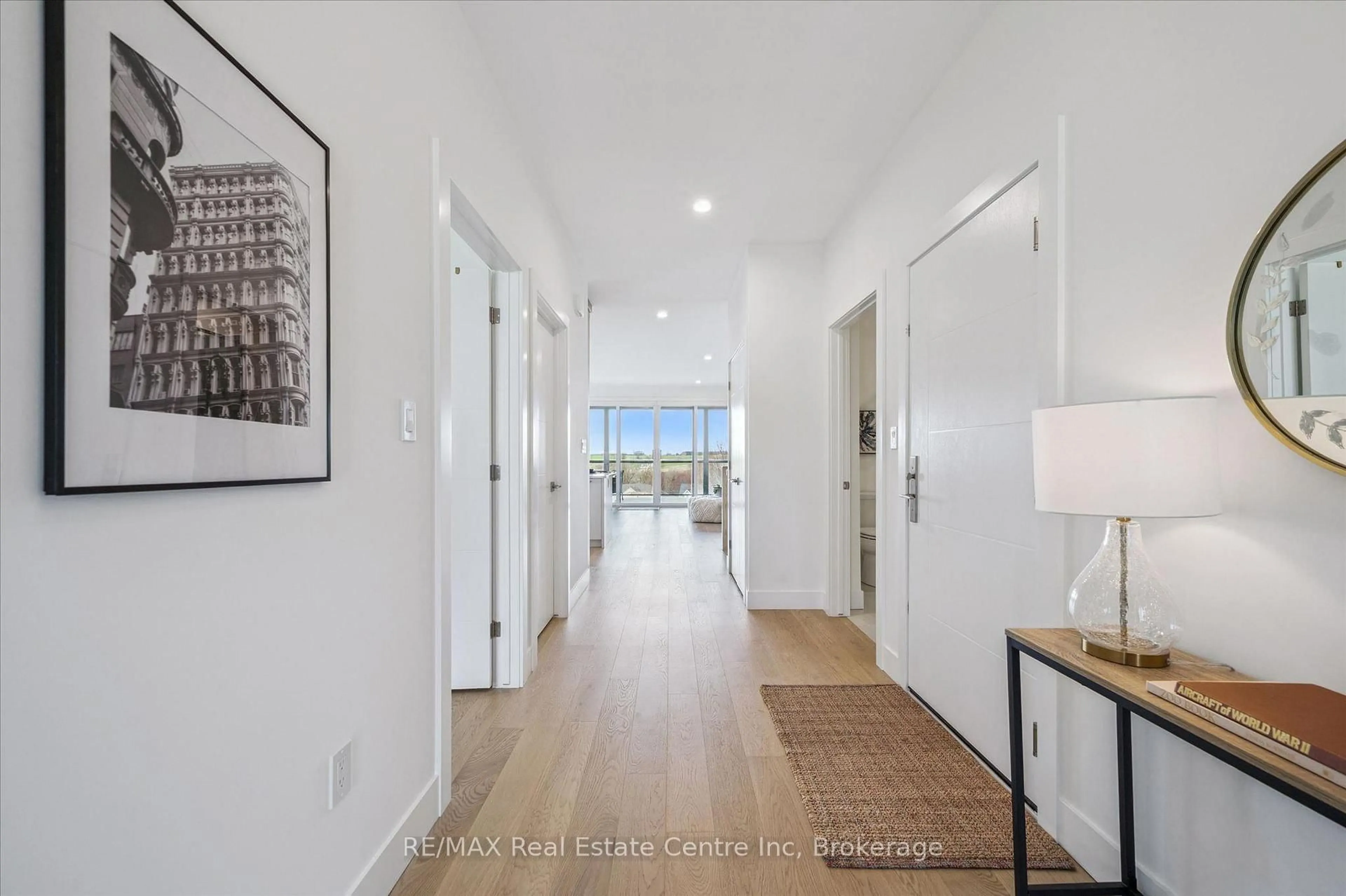 Indoor entryway for 14 Faith Dr, Mapleton Ontario N0G 1P0