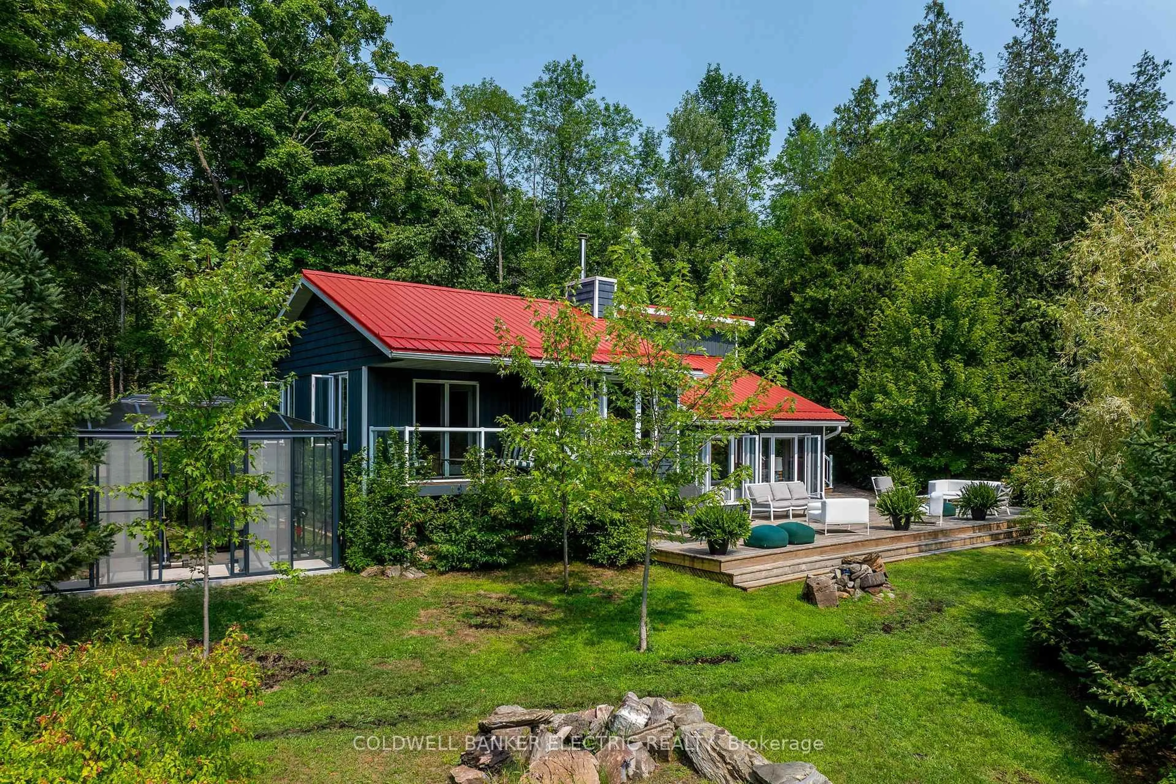 Patio, unknown for 411 Fidlar Glen Rd, Limoges Ontario K0K 2M0