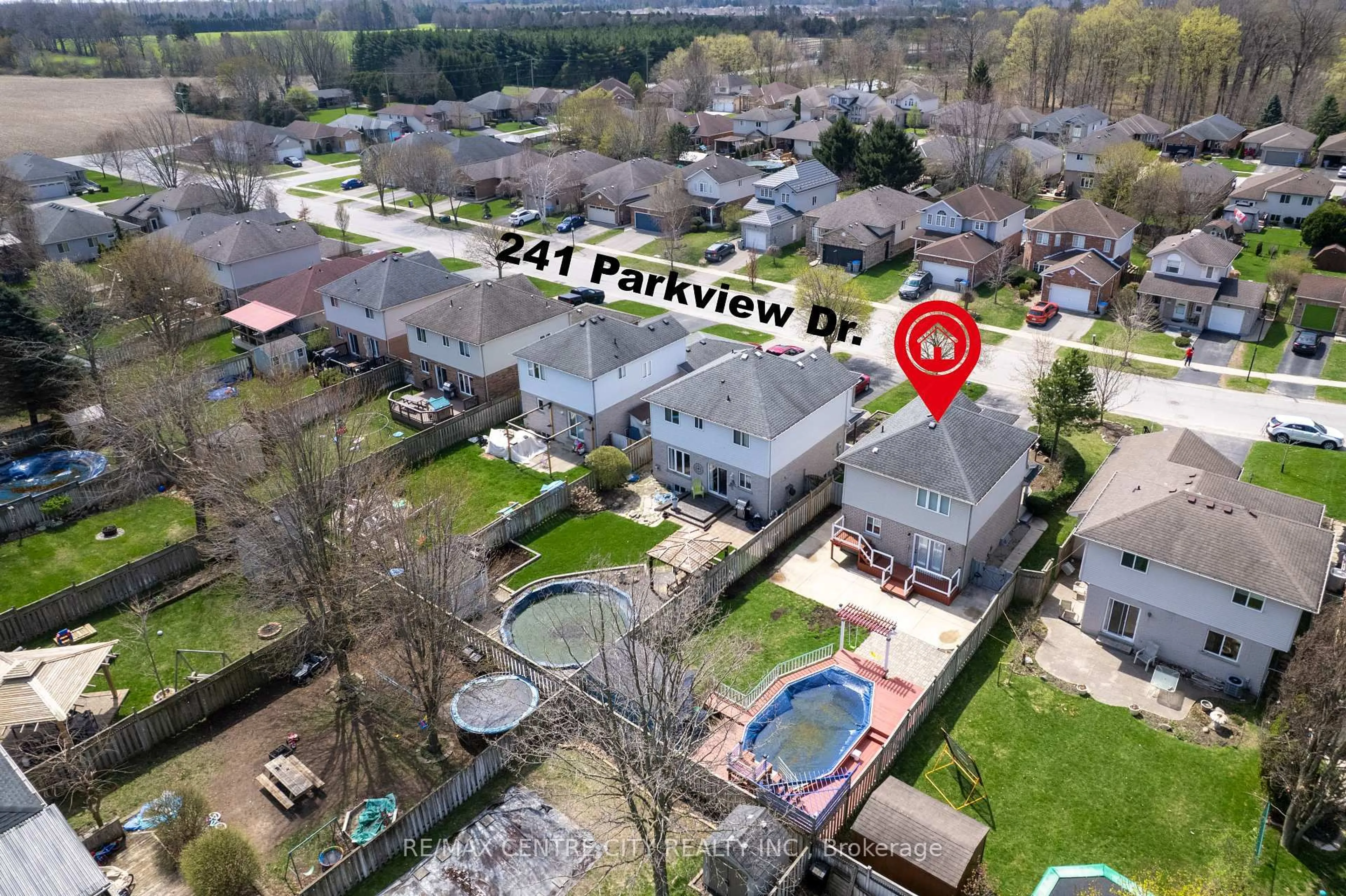 A pic from outside/outdoor area/front of a property/back of a property/a pic from drone, street for 241 Parkview Dr, Strathroy-Caradoc Ontario N7G 4C1