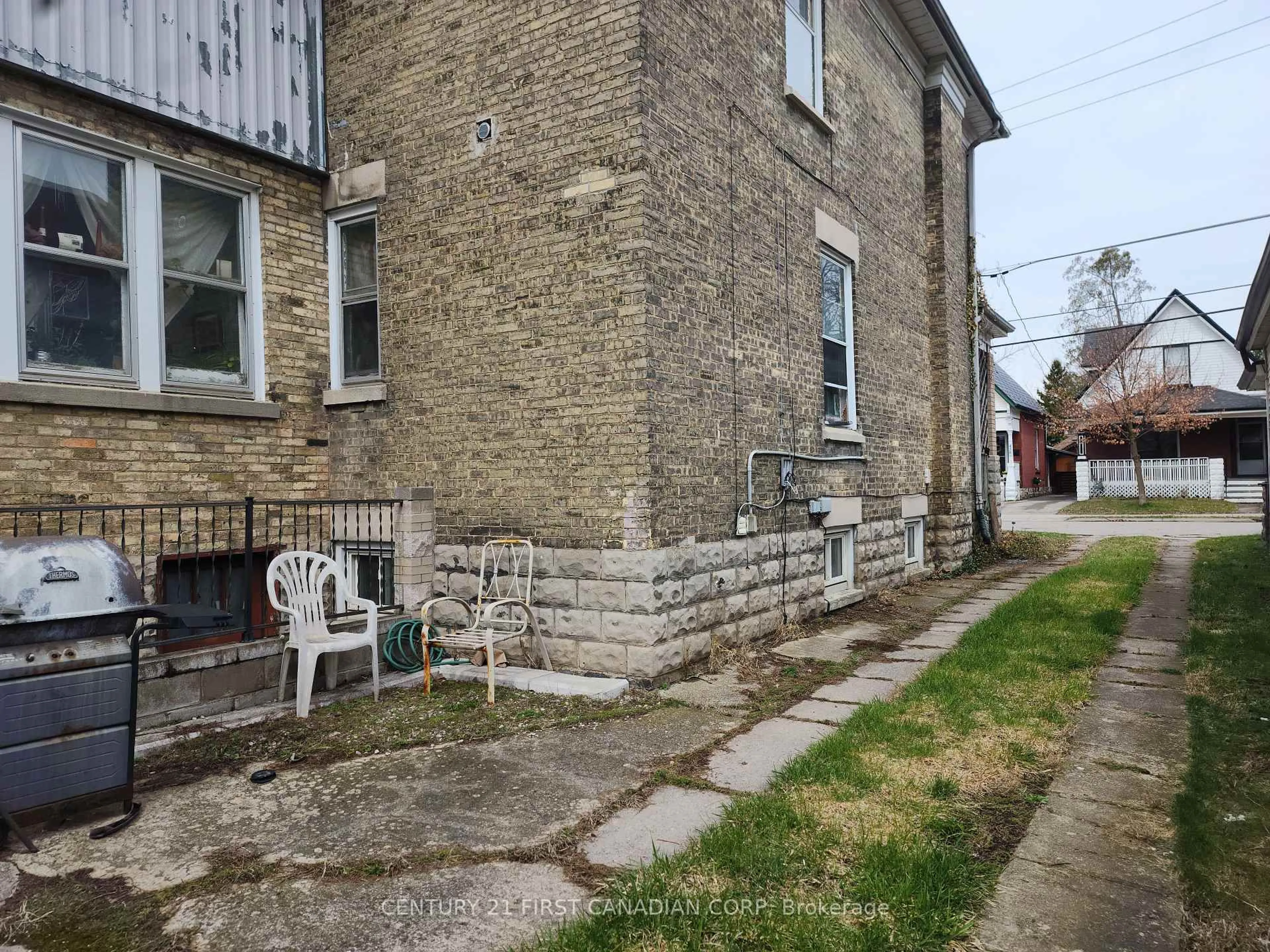 Unknown for 437 Ontario St, London East Ontario N5W 3W8