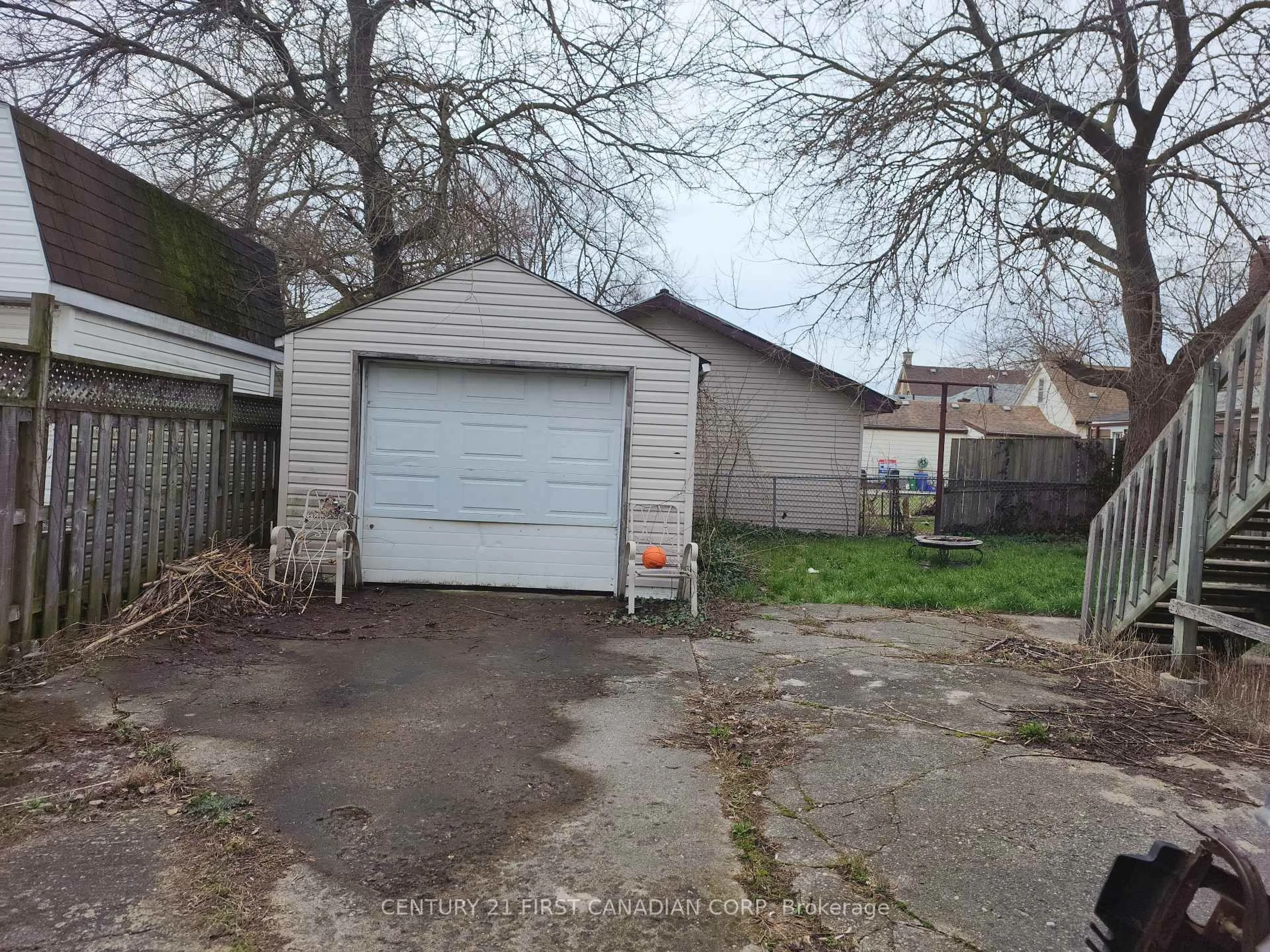 Shed for 437 Ontario St, London East Ontario N5W 3W8