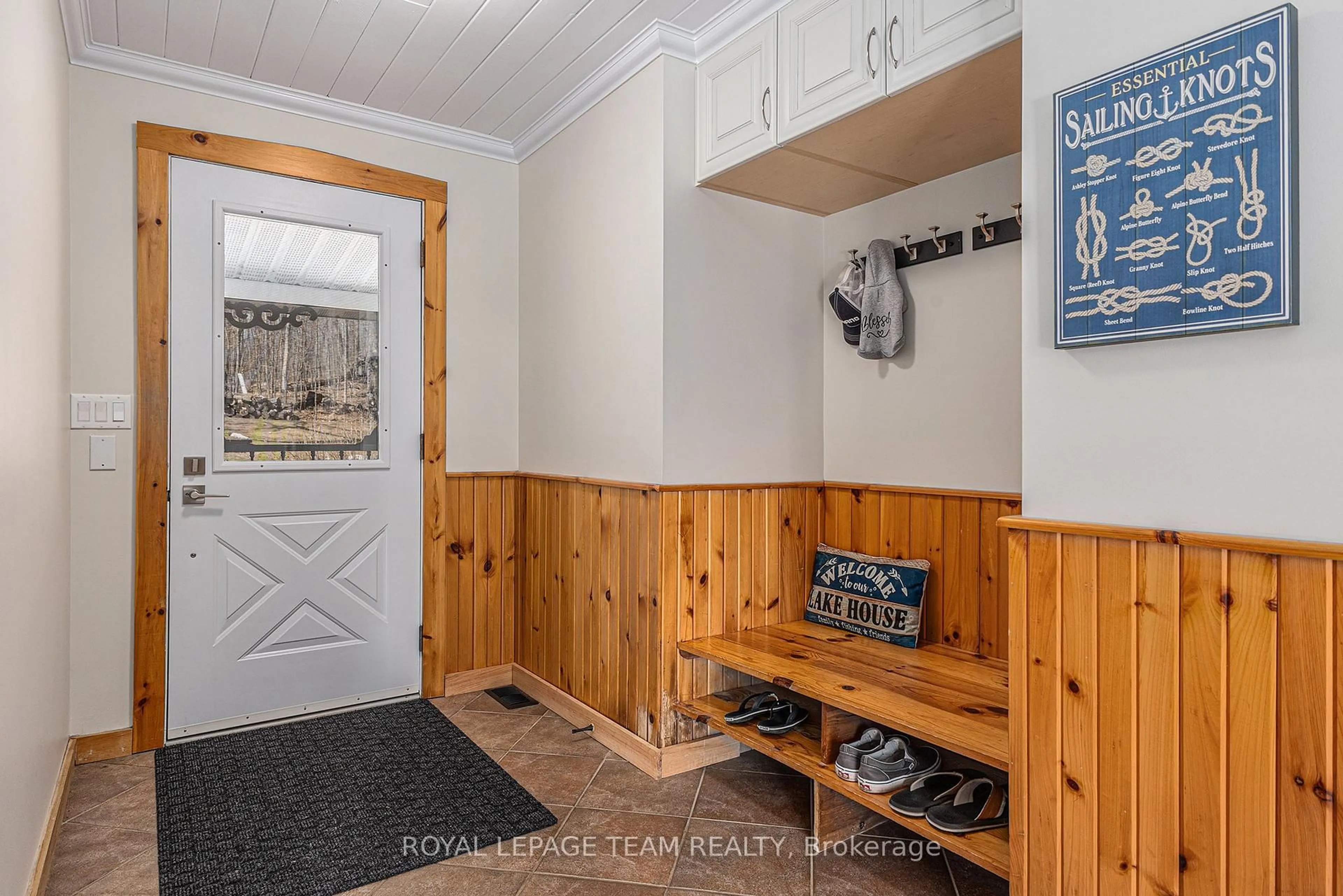 Indoor entryway for 1172 Snye Rd, White Lake Ontario K0A 3L0