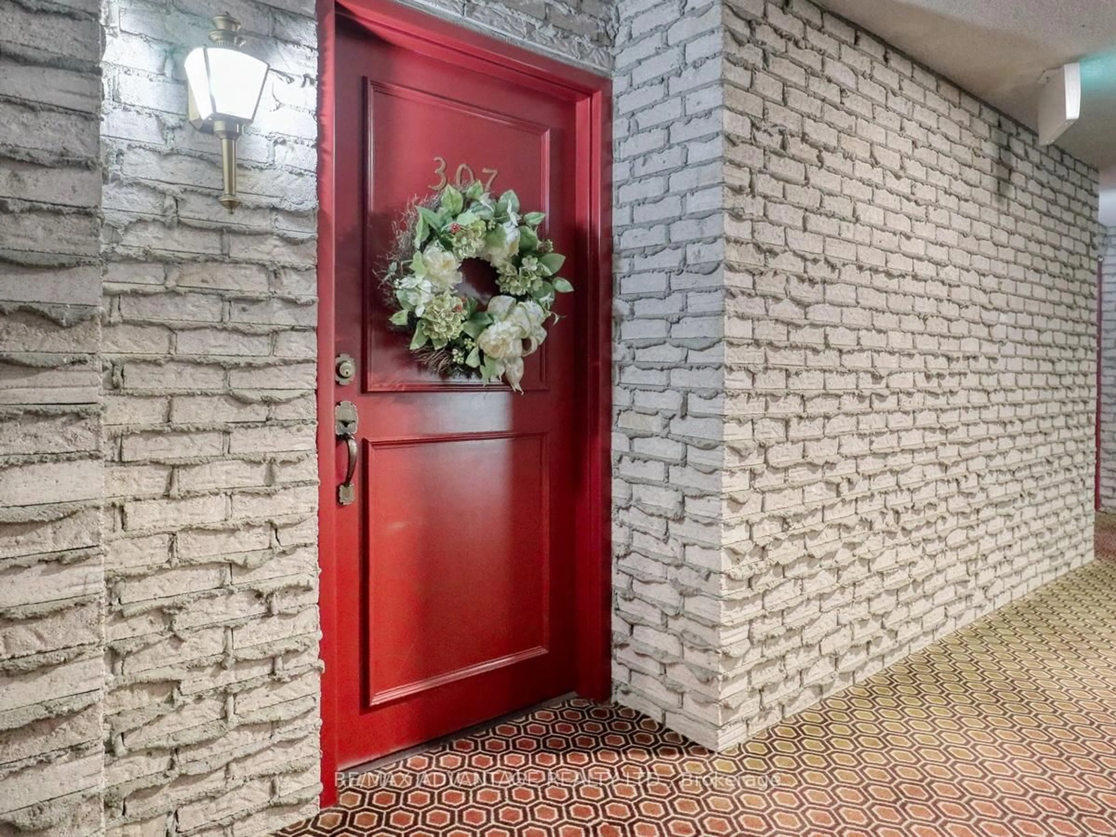 Indoor entryway for 693 Windermere Rd #307, London North Ontario N5X 2P1
