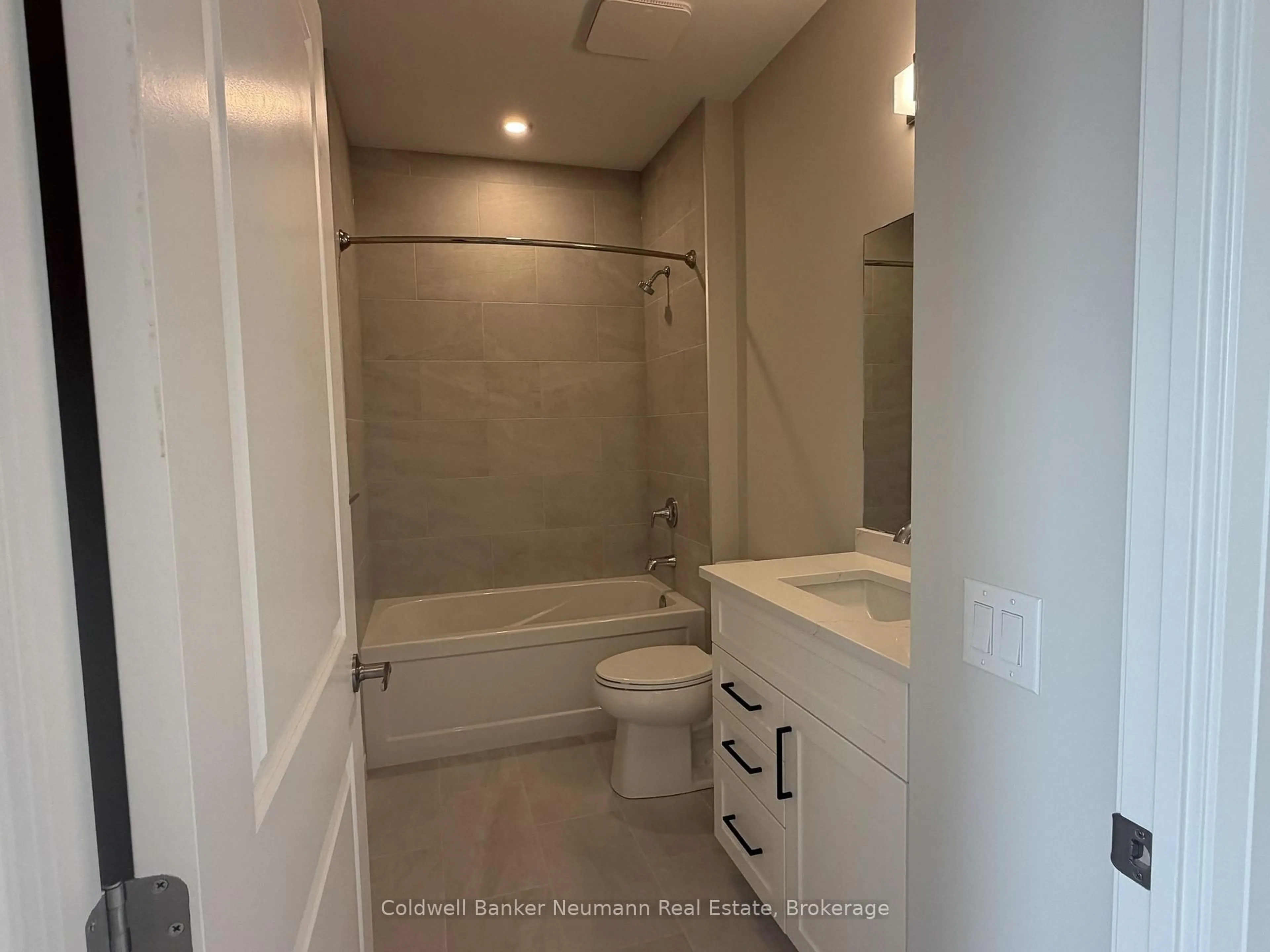 Standard bathroom, ceramic/tile floor for 1882 Gordon St #403, Guelph Ontario N1L 0P6