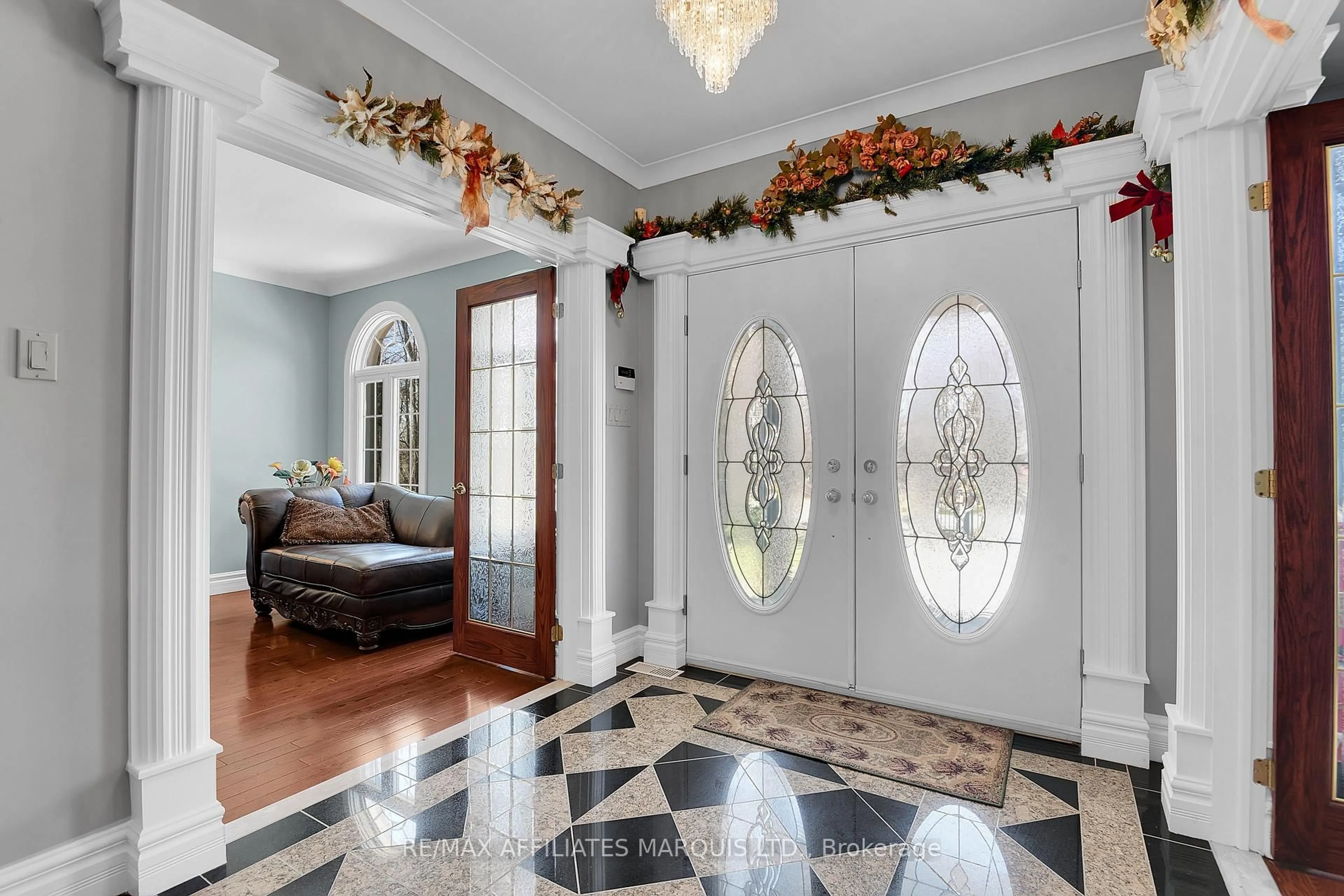 Indoor entryway for 16935 Beaver Dam Dr, South Stormont Ontario K0C 1P0