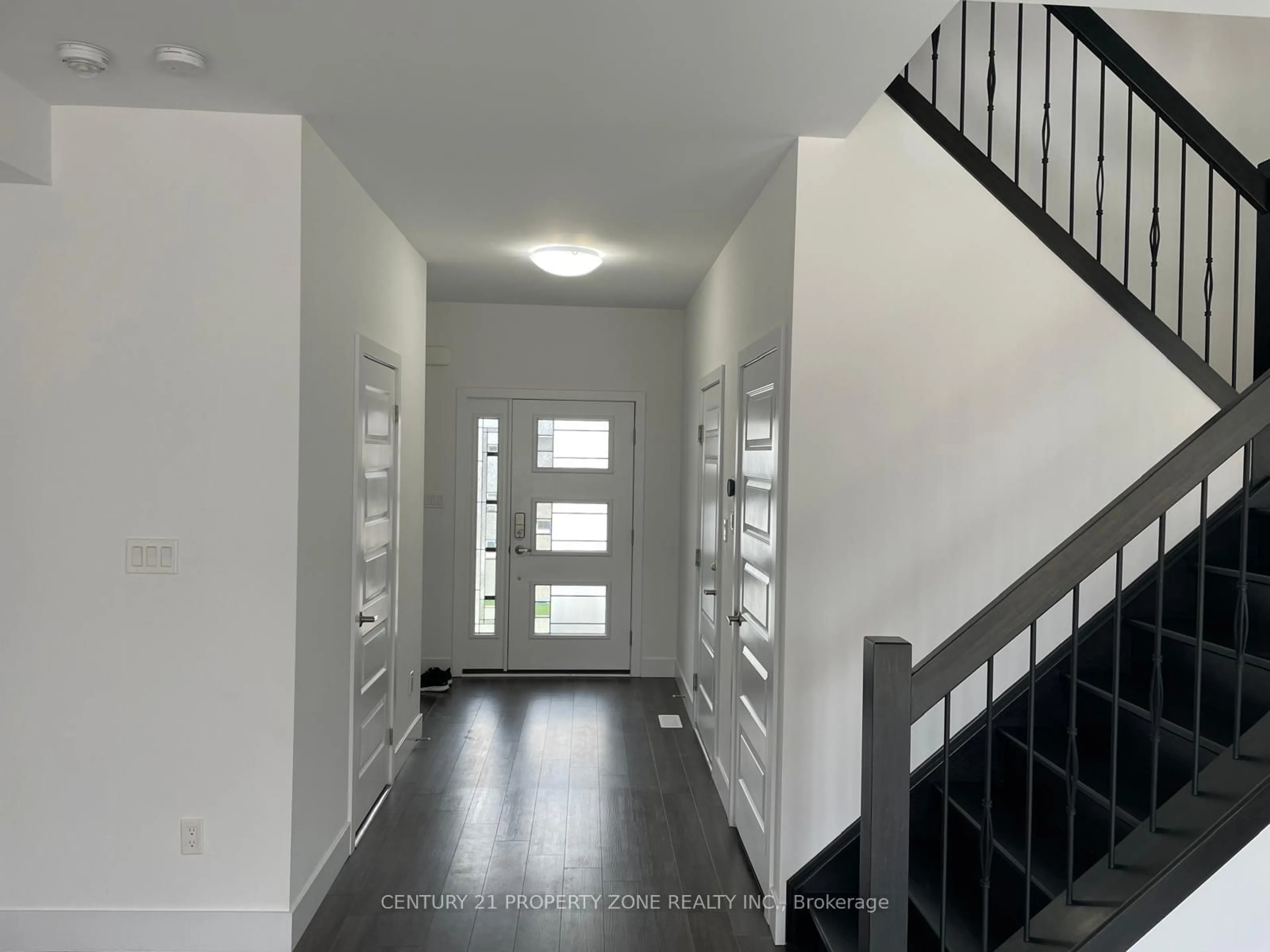 Indoor entryway for 1652 Chelton Crt, London South Ontario N6M 0A2