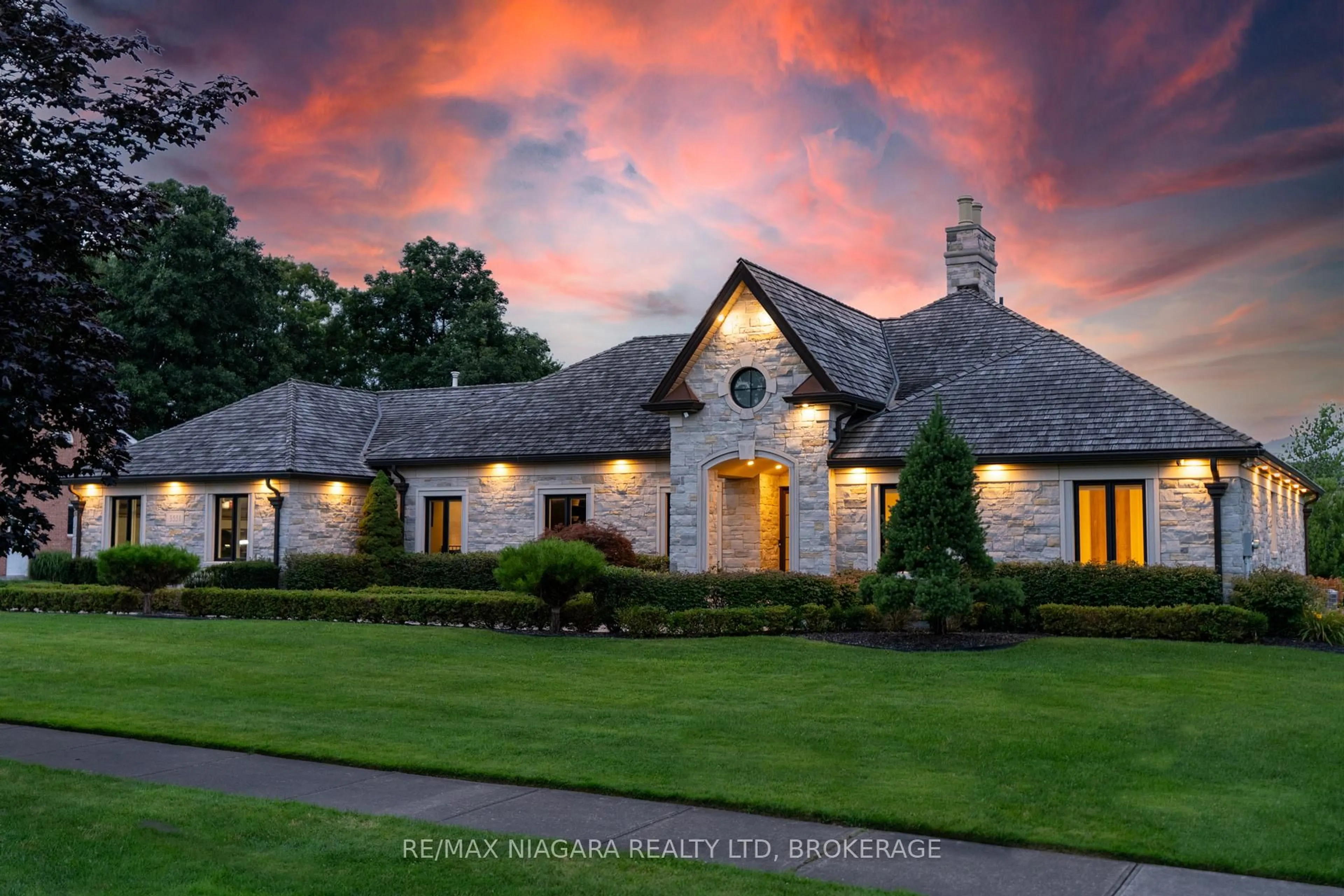 Home with brick exterior material, unknown for 3551 CARDINAL Dr, Niagara Falls Ontario L2H 2Y1