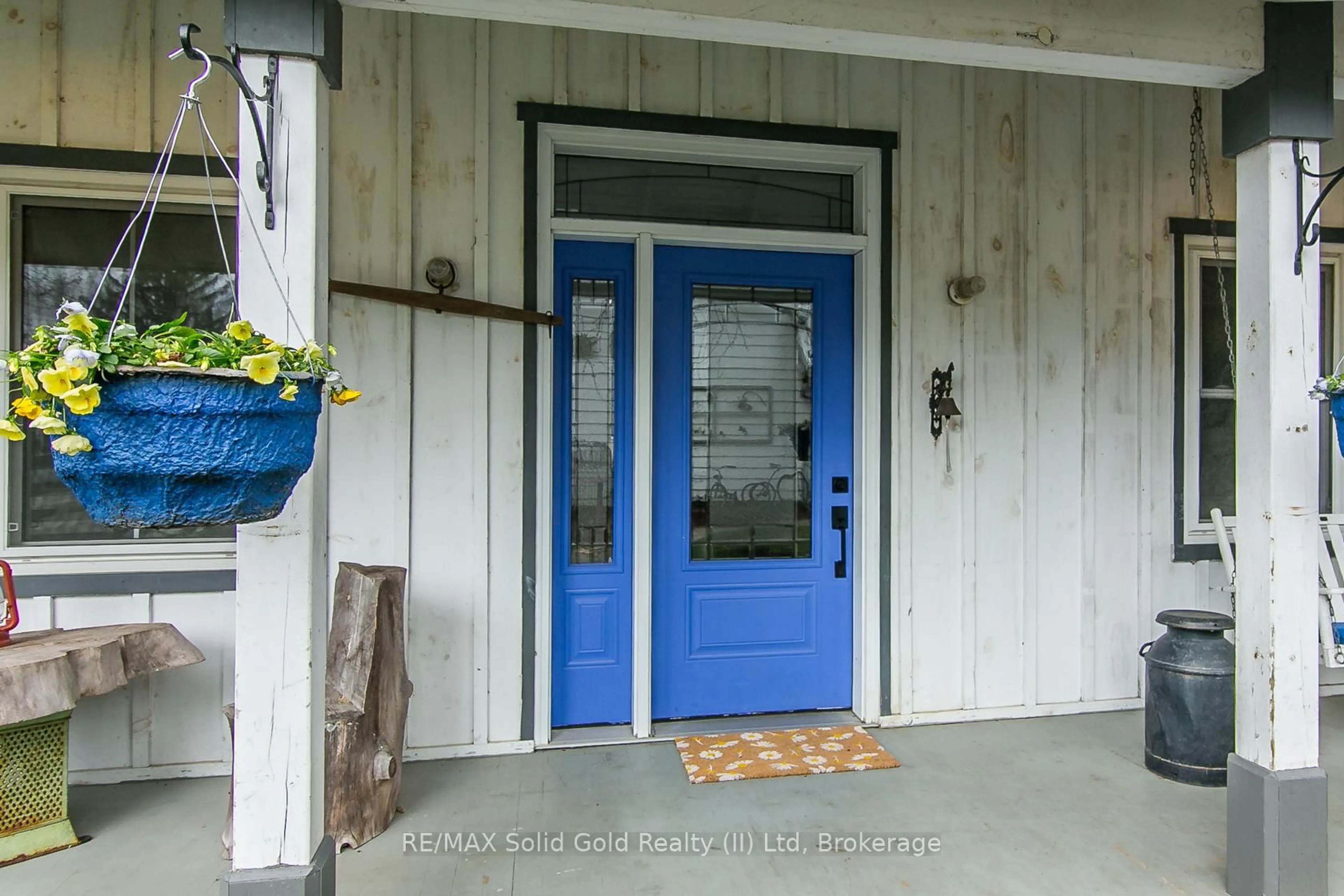 Indoor entryway for 31 Front St, Woolwich Ontario N0B 2N0