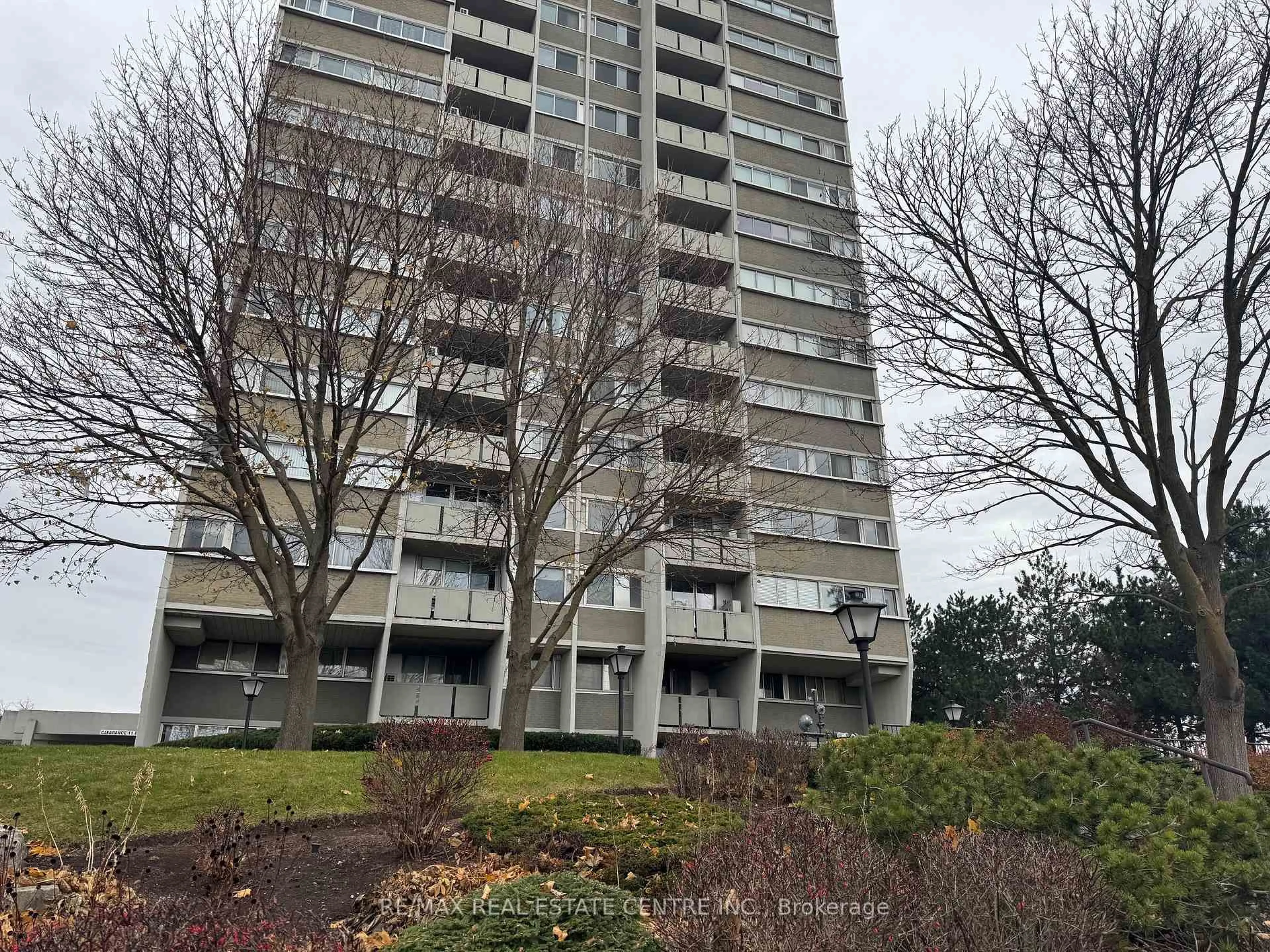 A pic from outside/outdoor area/front of a property/back of a property/a pic from drone, unknown for 375 King St #603, Waterloo Ontario N2J 4L6