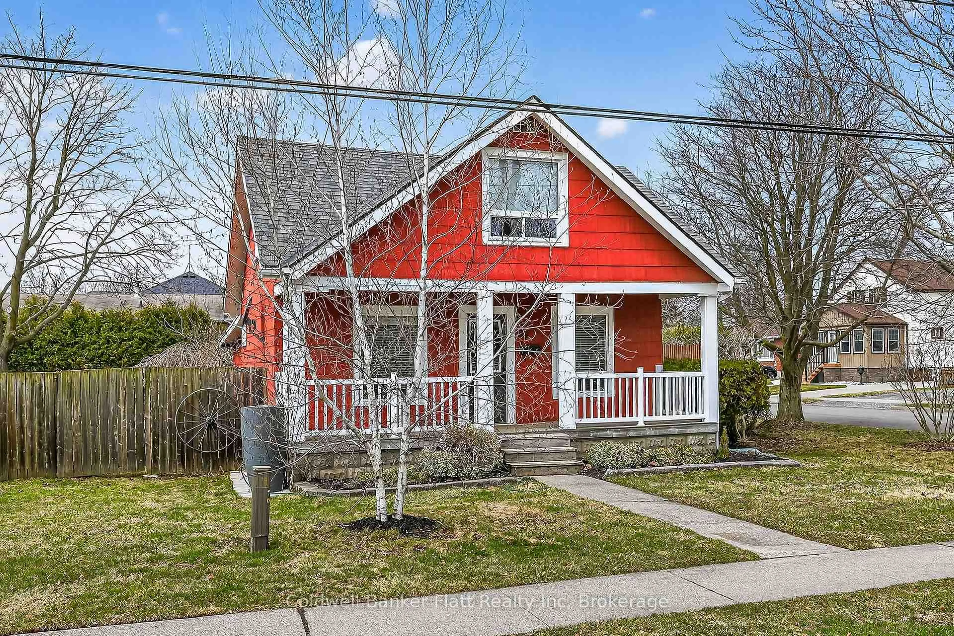 Home with vinyl exterior material, street for 21 Rose Ave, Welland Ontario L3C 2W8